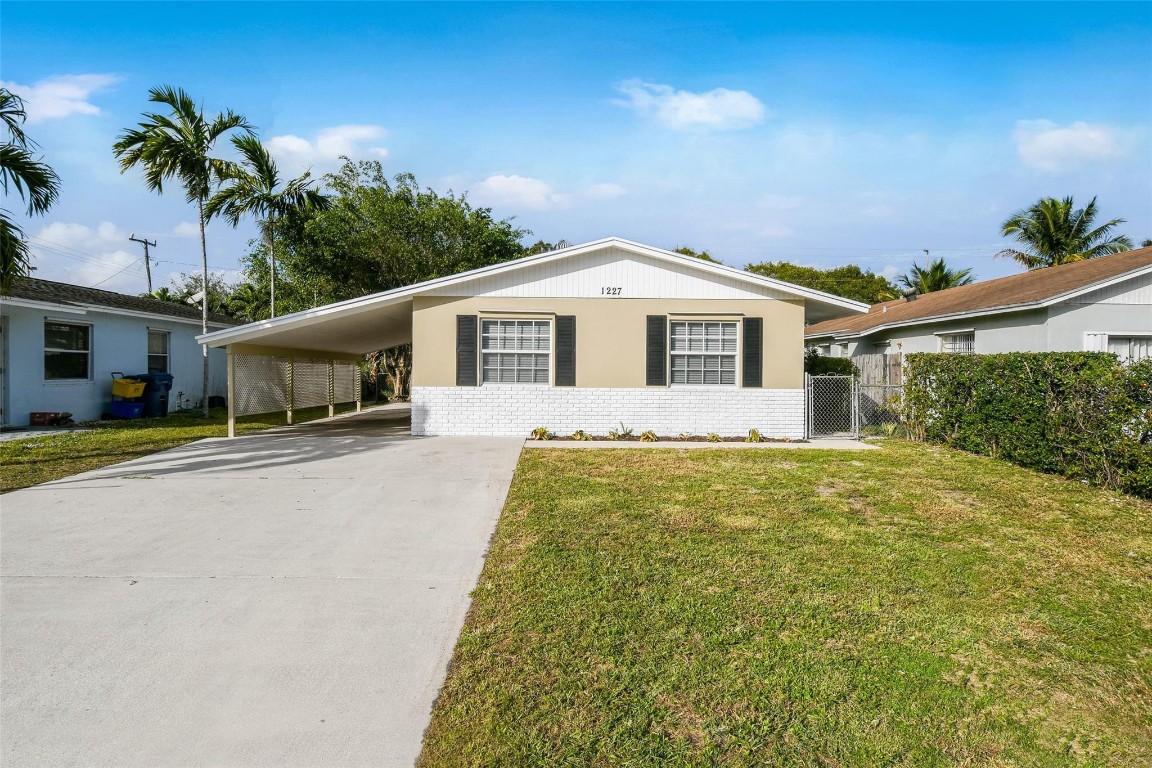 1227 Cherokee Jupiter, FL 33458