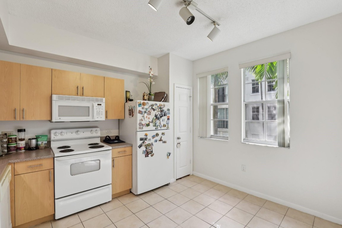 533 NE 3rd #321 Fort Lauderdale, FL 33301