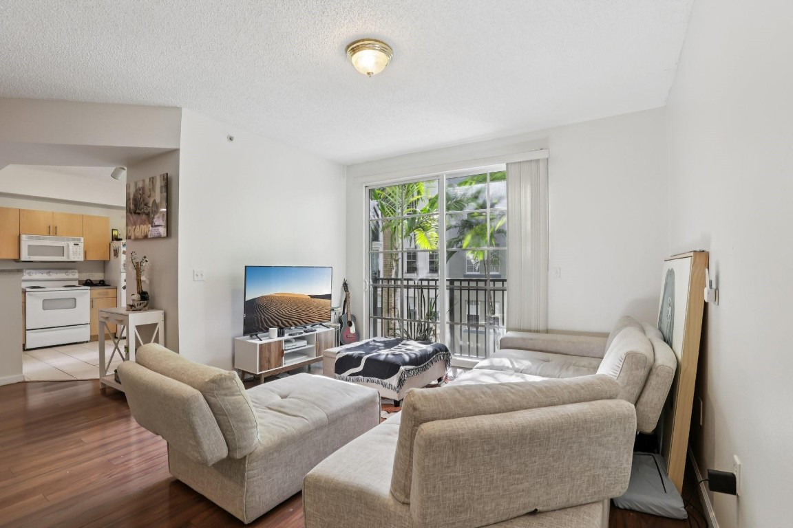 533 NE 3rd #321 Fort Lauderdale, FL 33301