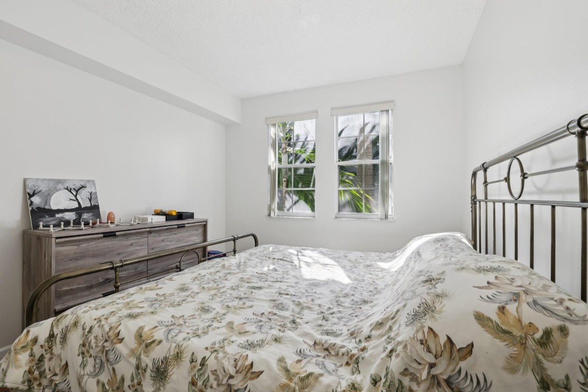 533 NE 3rd #321 Fort Lauderdale, FL 33301