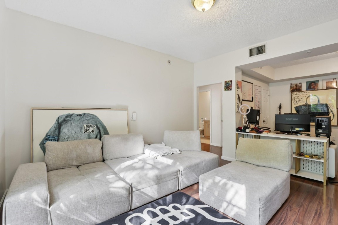 533 NE 3rd #321 Fort Lauderdale, FL 33301