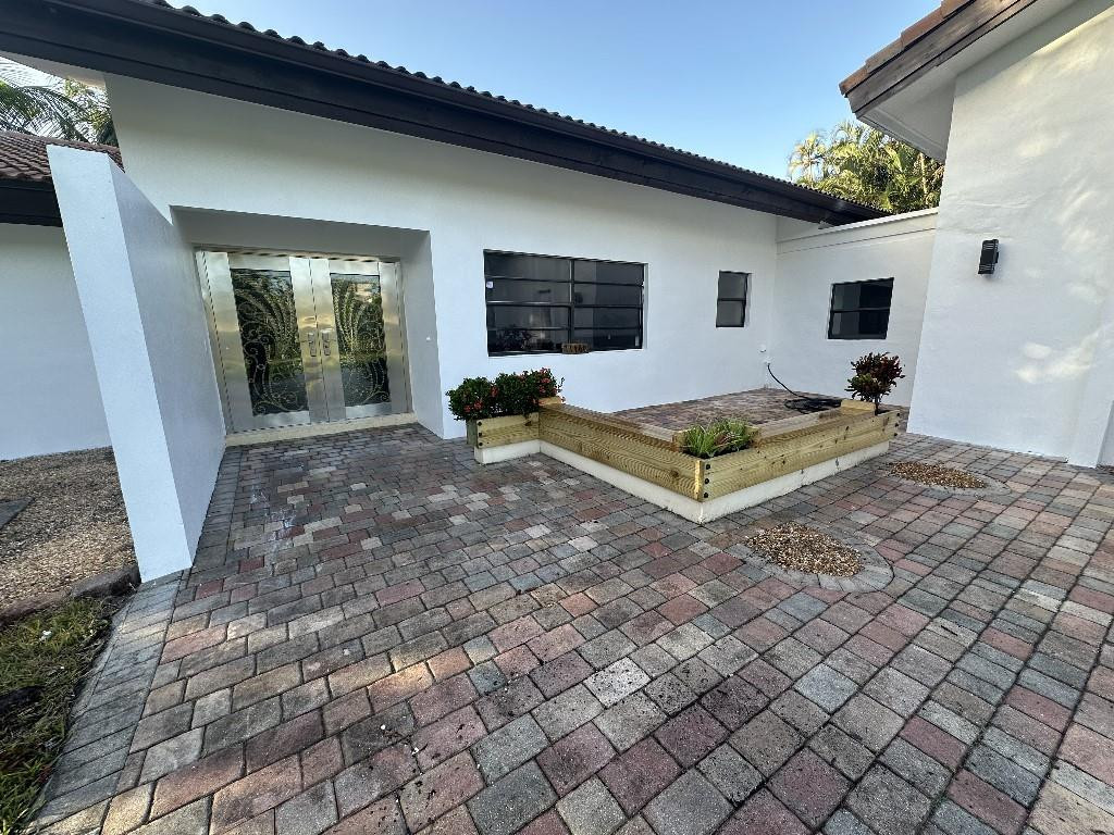 11460 SW 1st Plantation, FL 33325