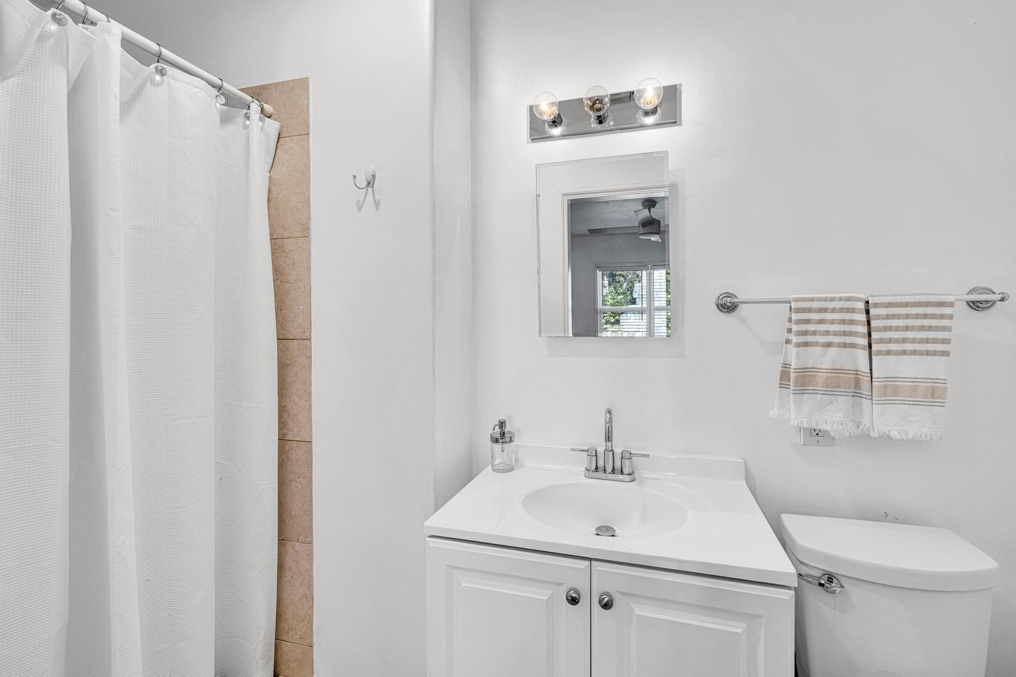 1636 NE 4th Fort Lauderdale, FL 33301