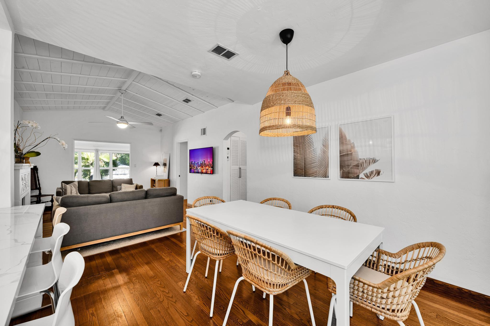 1636 NE 4th Fort Lauderdale, FL 33301