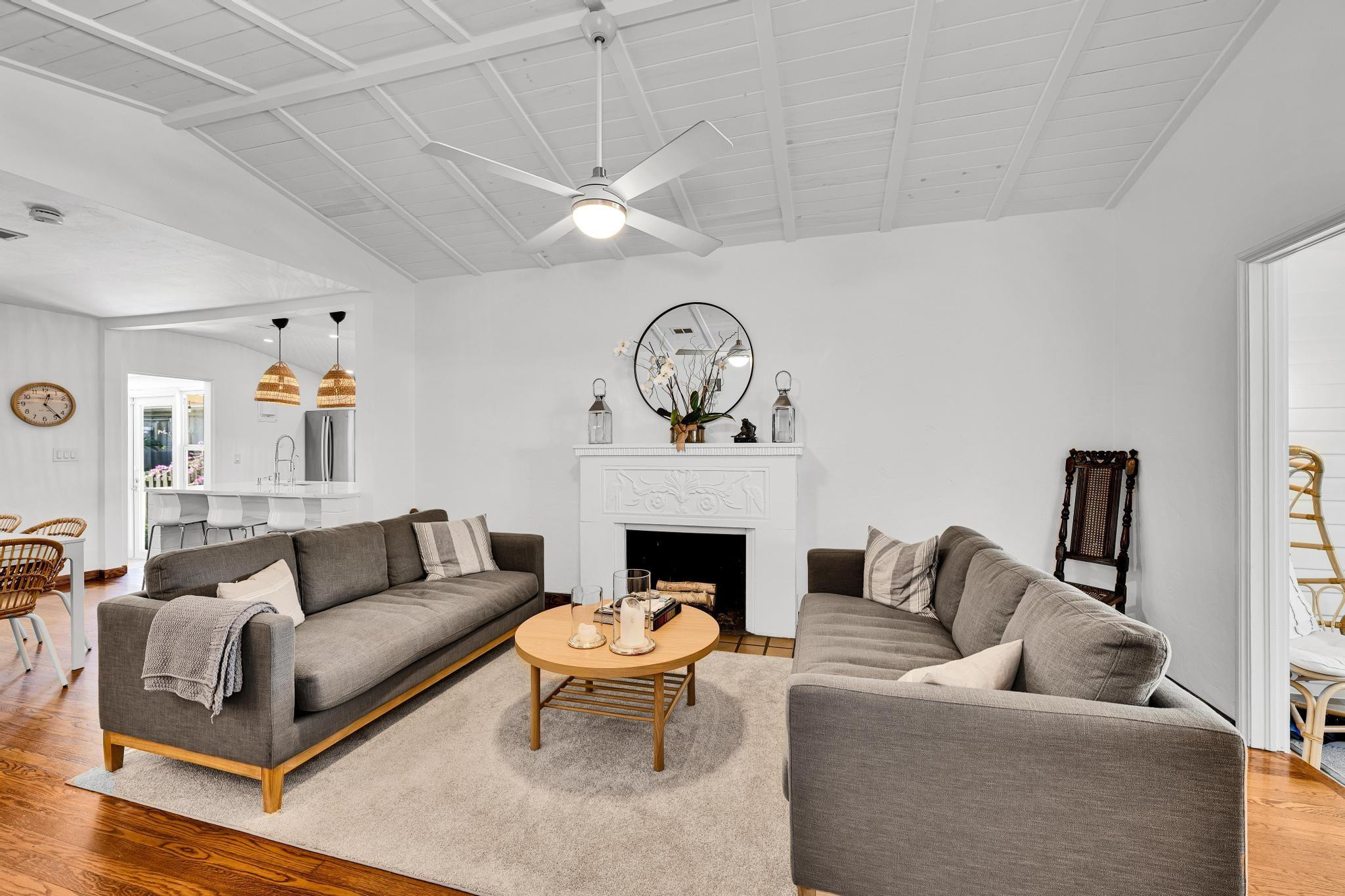 1636 NE 4th Fort Lauderdale, FL 33301