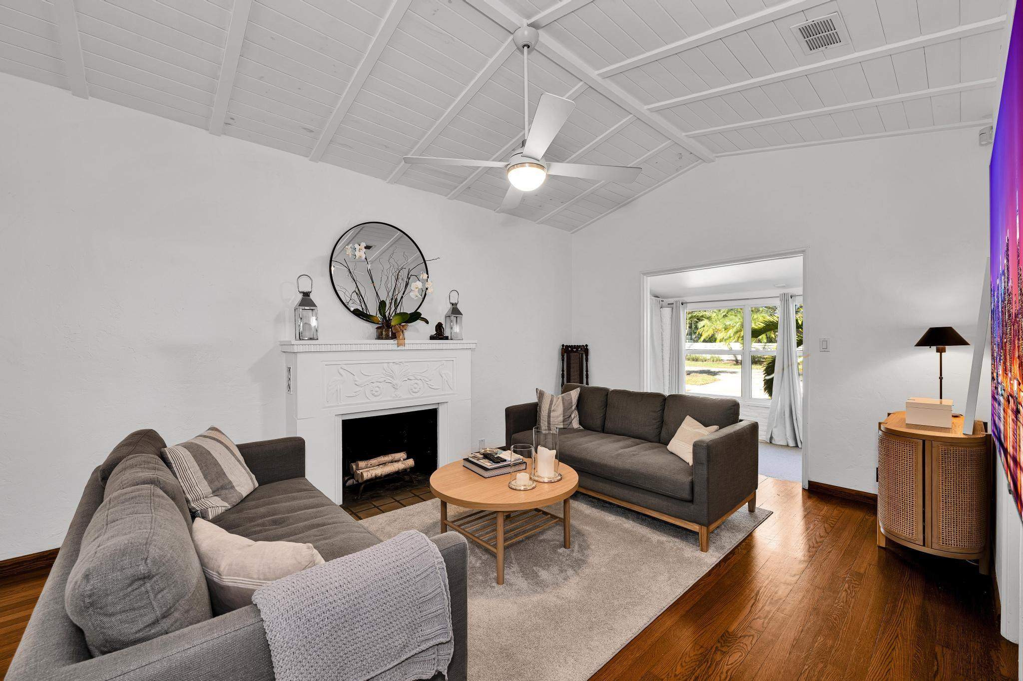 1636 NE 4th Fort Lauderdale, FL 33301