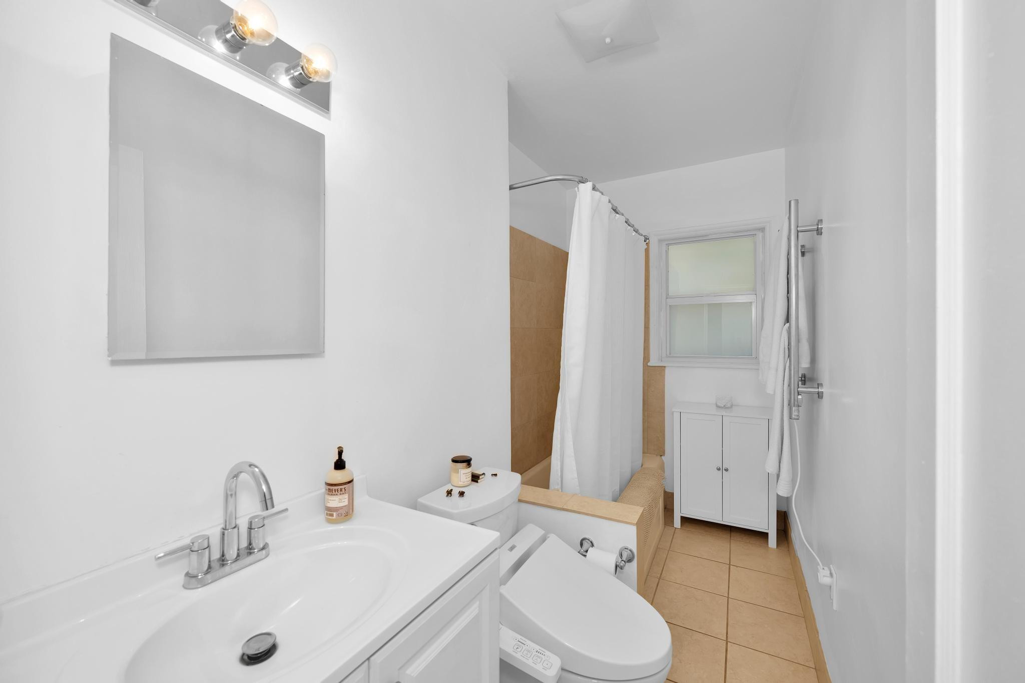 1636 NE 4th Fort Lauderdale, FL 33301