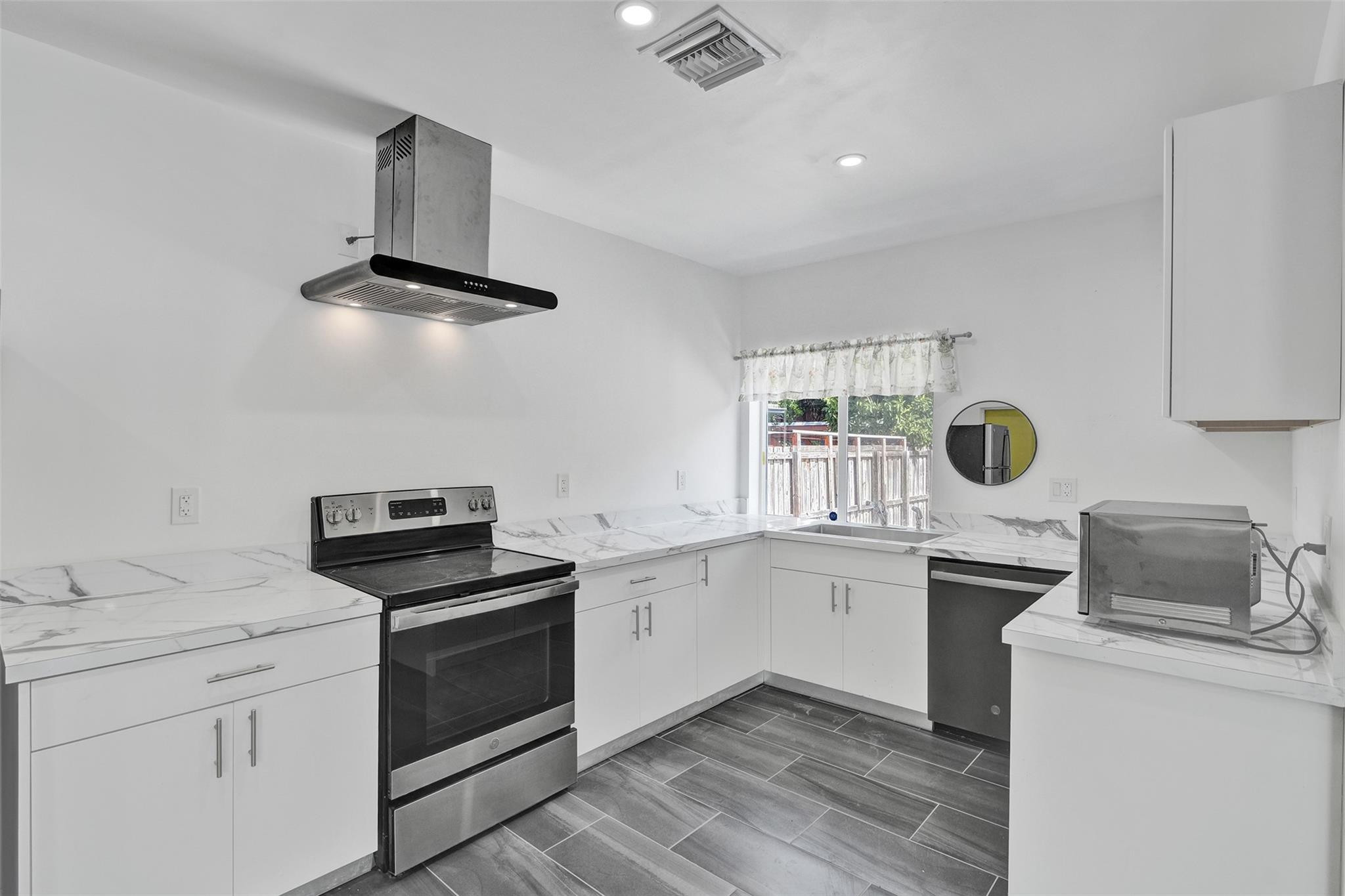 1904 SE 1st Fort Lauderdale, FL 33316