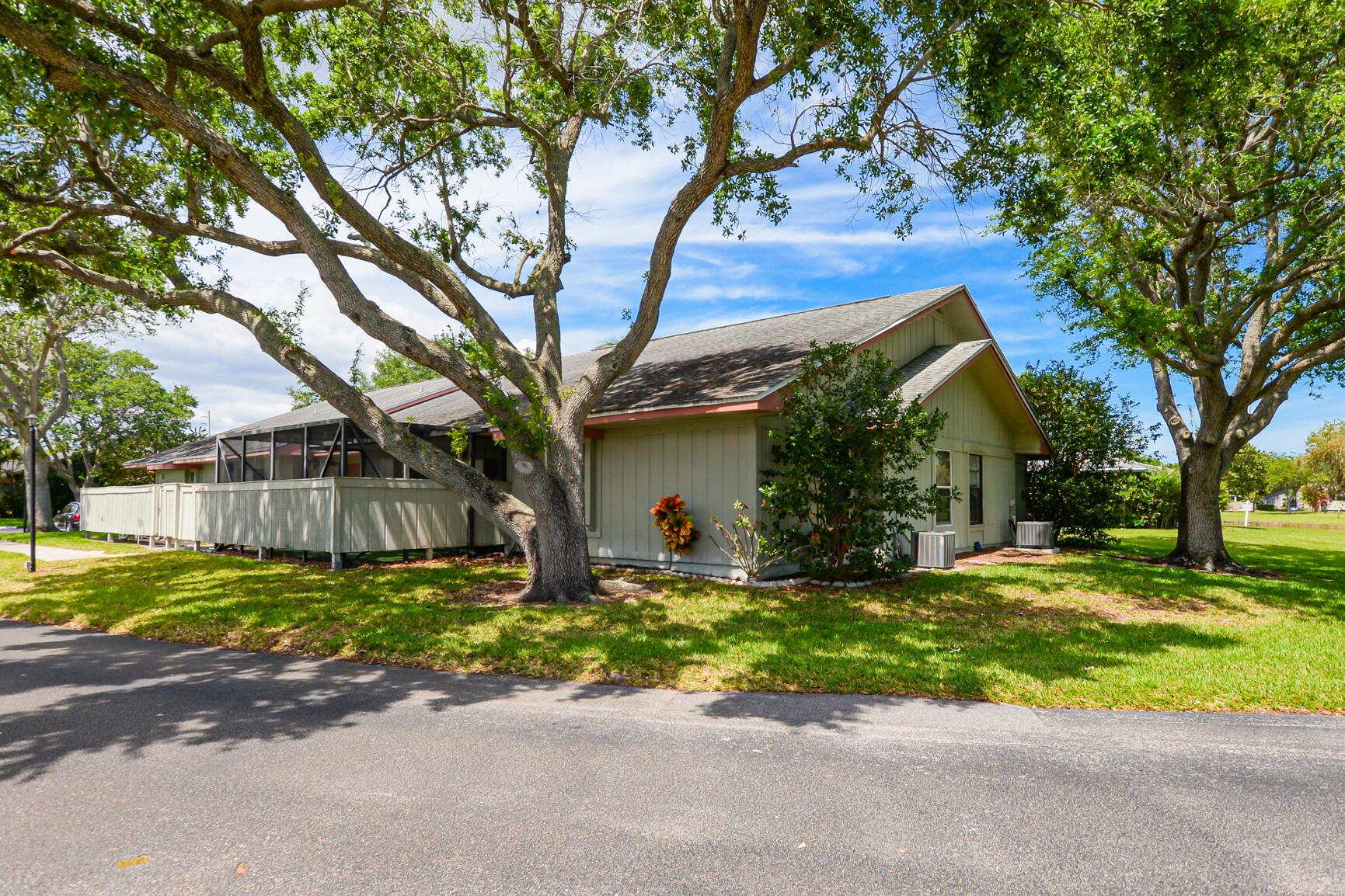3914 NW Cinnamon Tree Cir