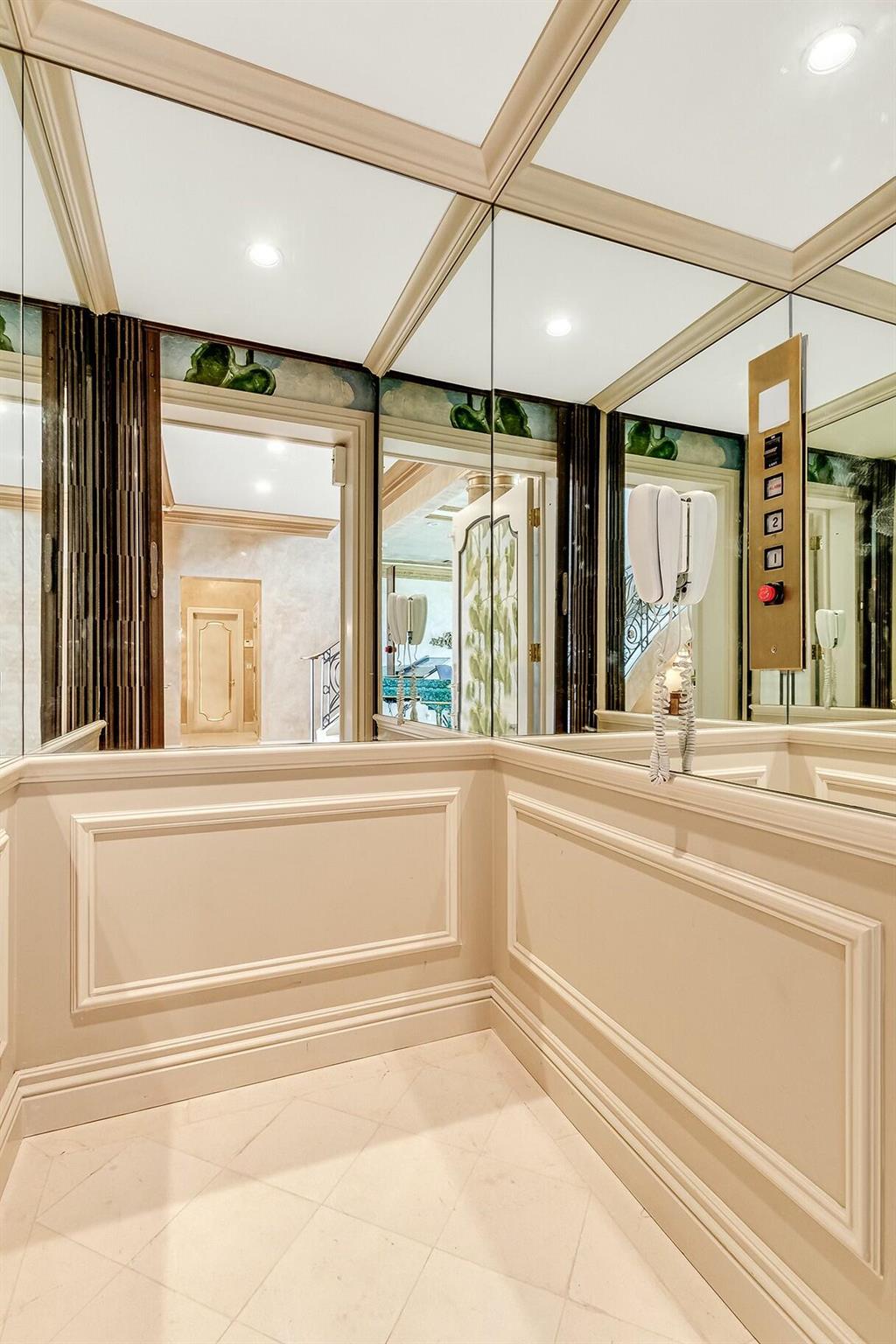 477 S Beach Rd Jupiter Island, FL 33455