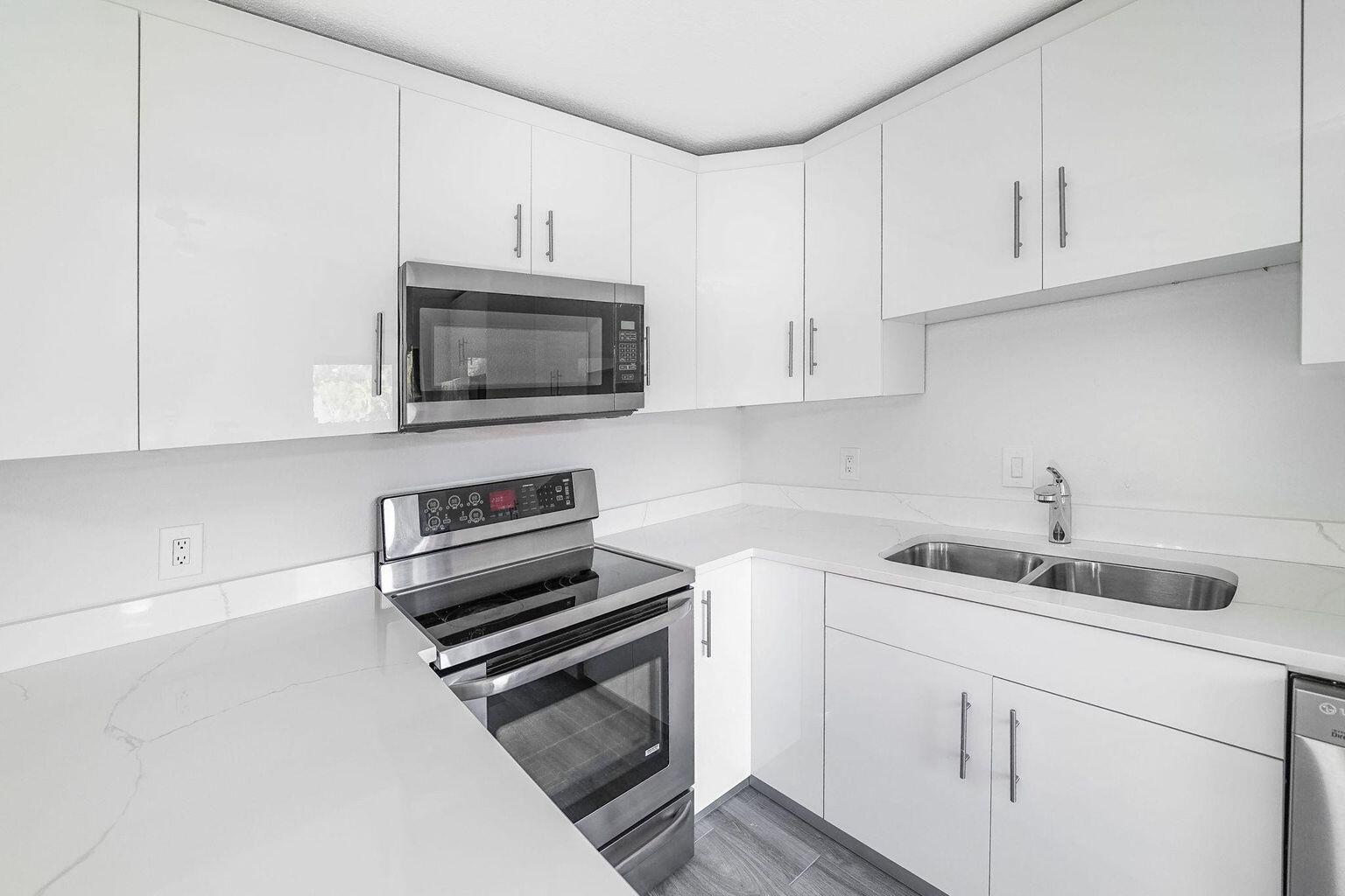 825 Center St #32a Jupiter, FL 33458