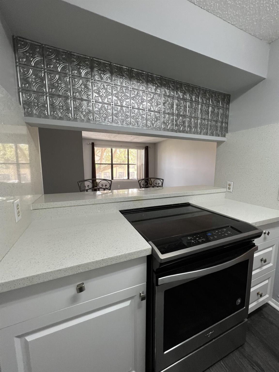 2315 N Congress Ave #28