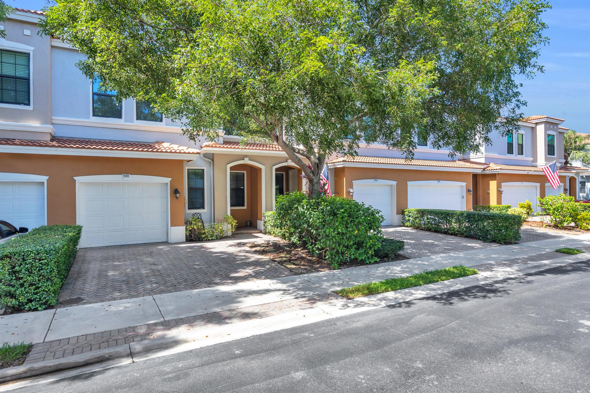 5018 S Astor Cir