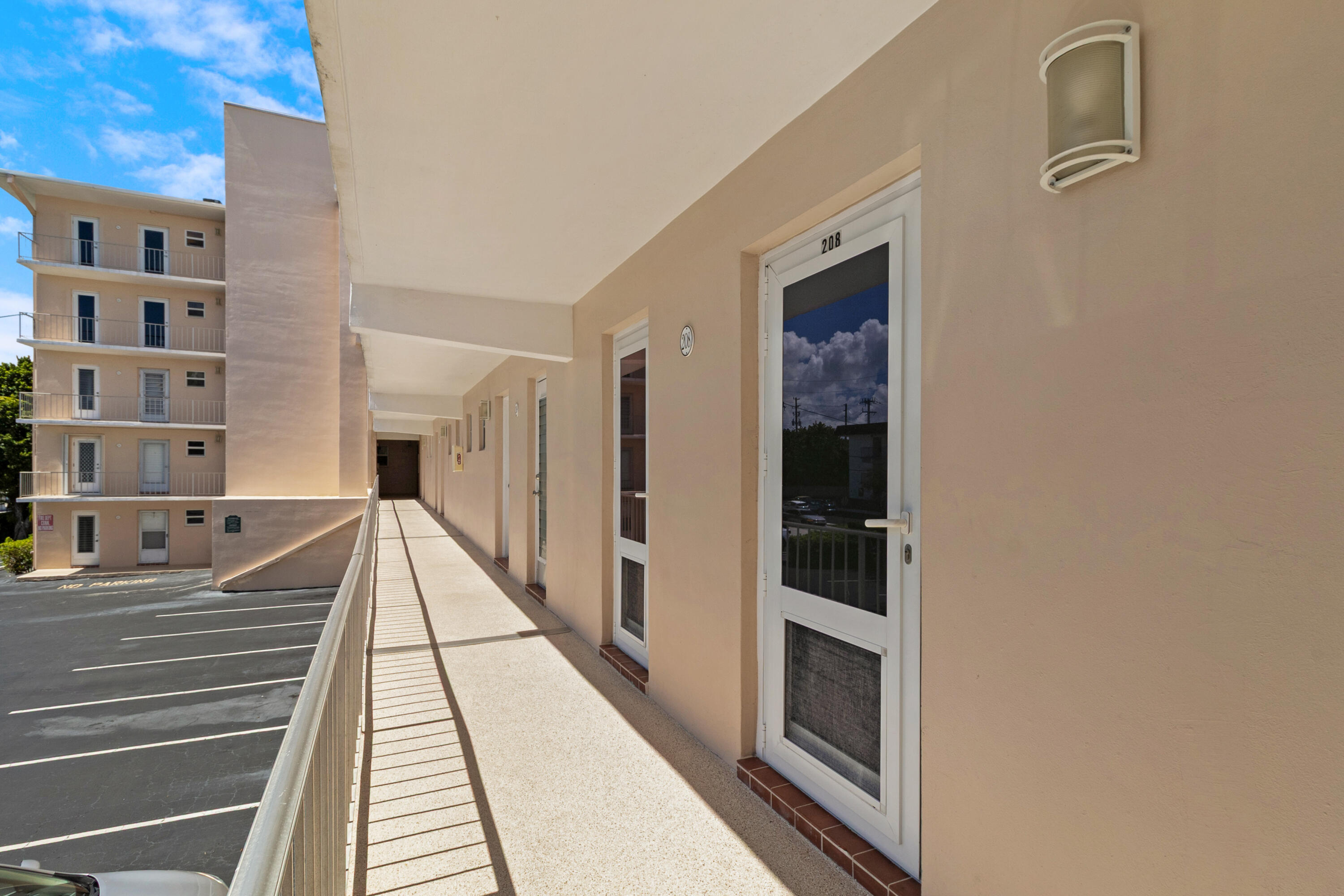 1481 S Ocean #208e Pompano Beach, FL 33062