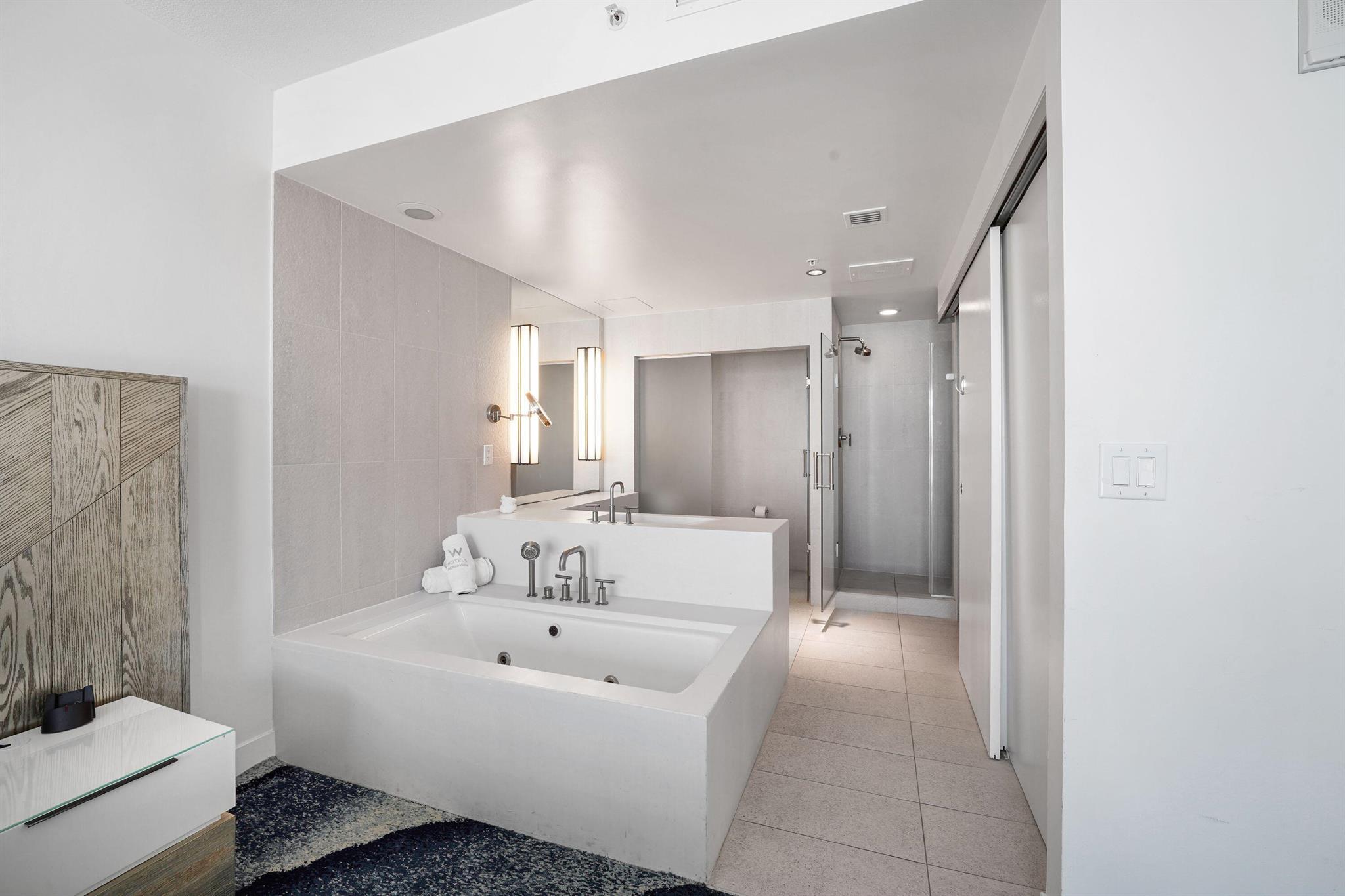 3101 Bayshore Dr #1704 Fort Lauderdale, FL 33304