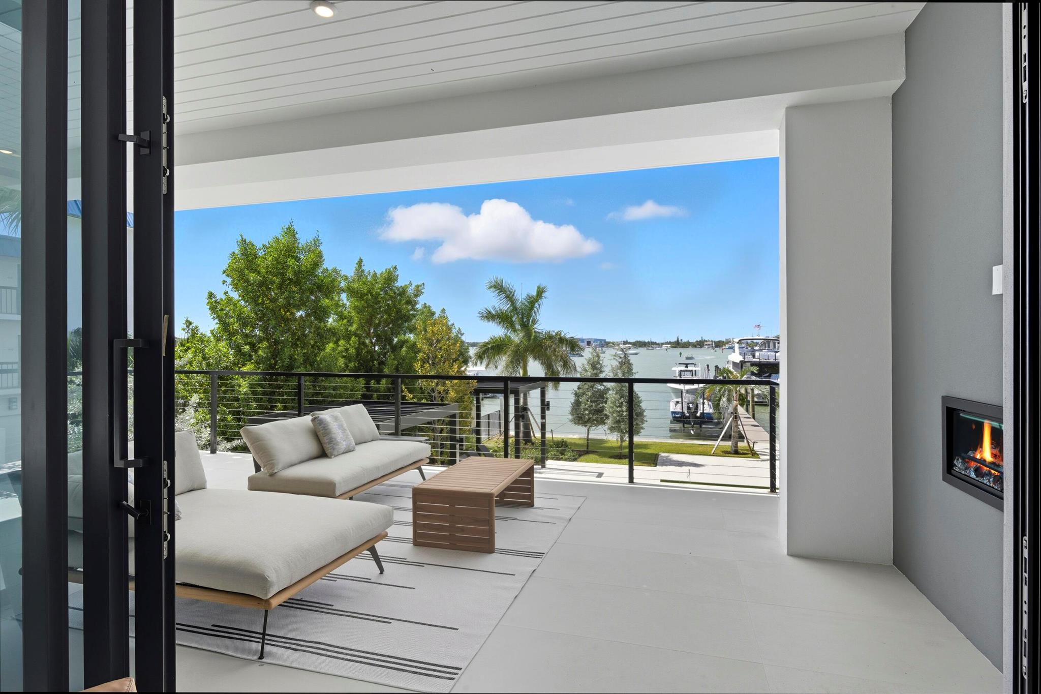 2323 Lake Dr #201 Singer Island, FL 33404