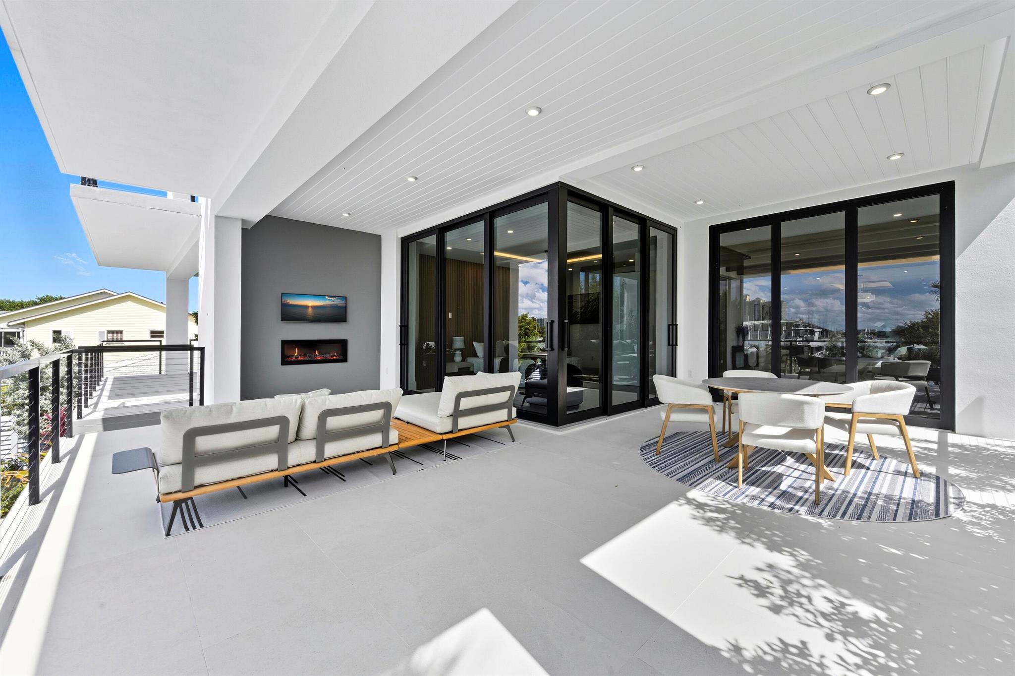 2323 Lake Dr #201 Singer Island, FL 33404