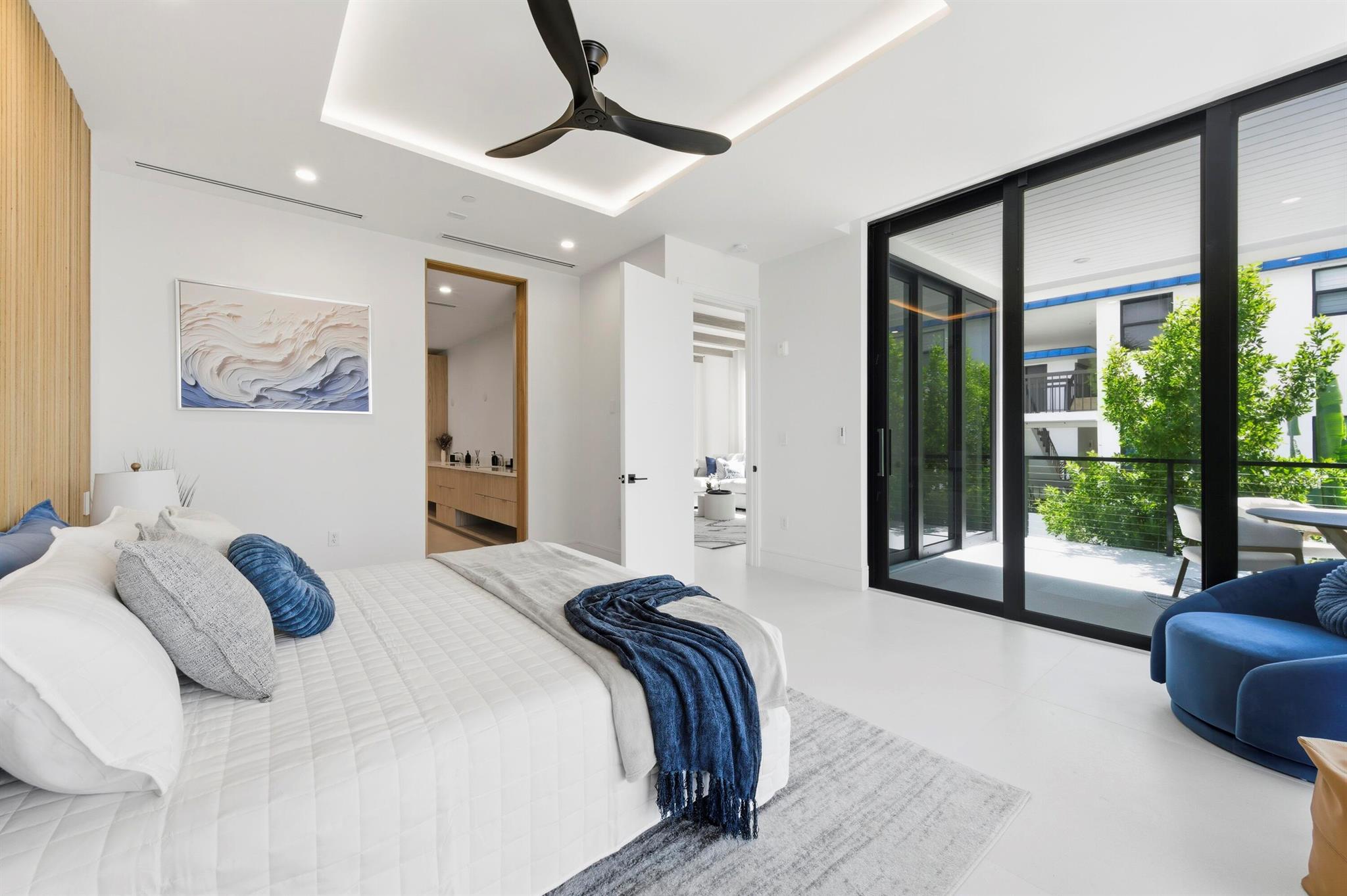 2323 Lake Dr #201 Singer Island, FL 33404