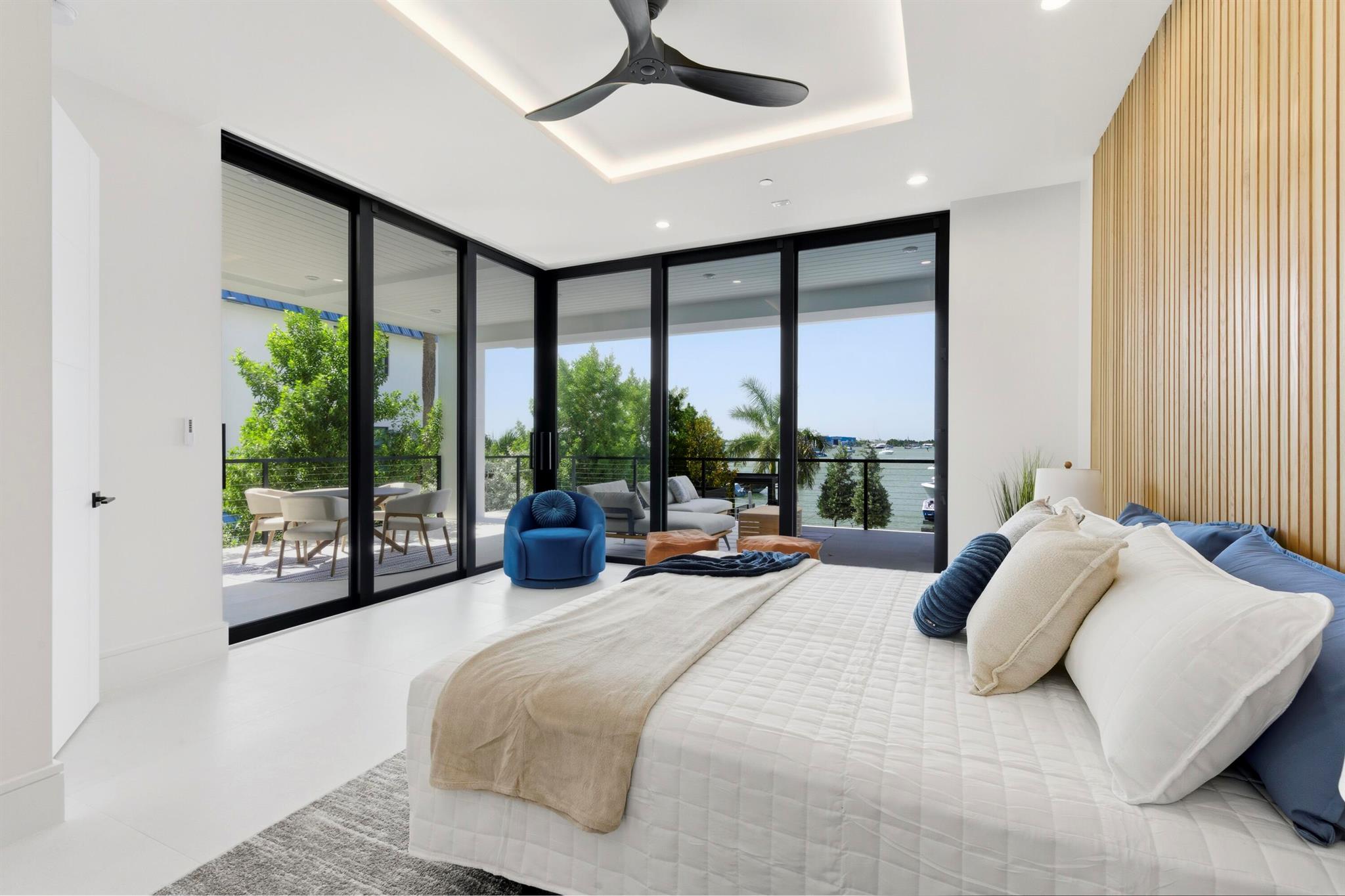 2323 Lake Dr #201 Singer Island, FL 33404