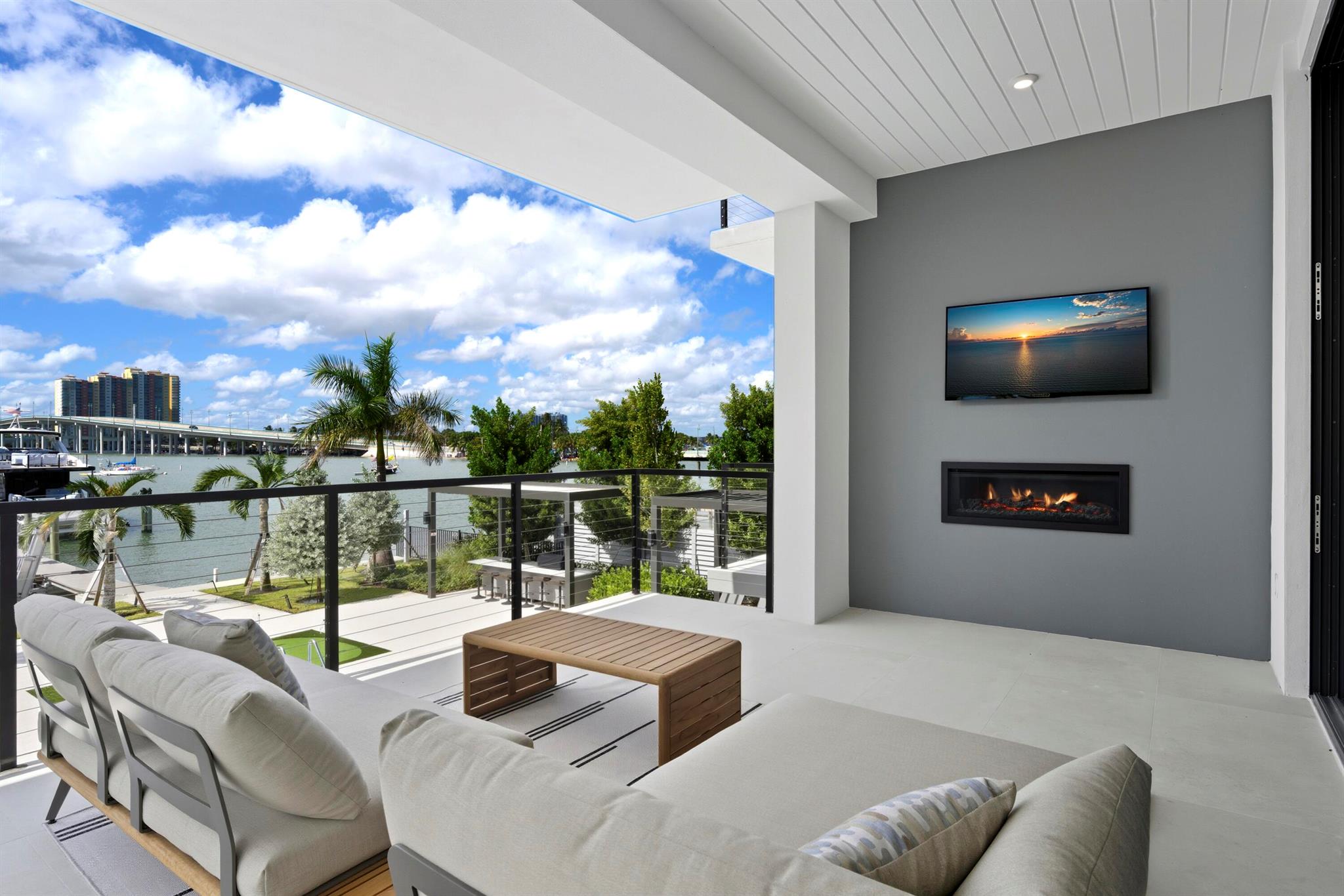 2323 Lake Dr #201 Singer Island, FL 33404