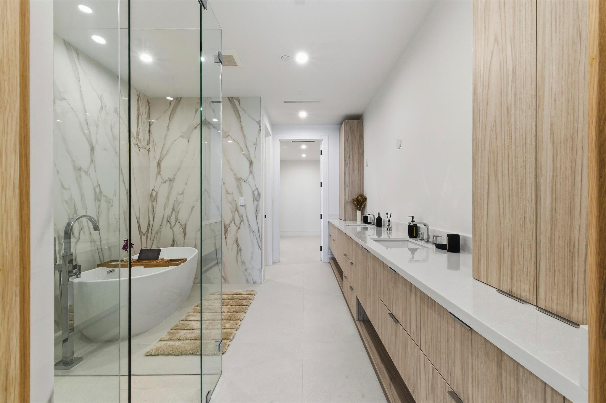 2323 Lake Dr #201 Singer Island, FL 33404