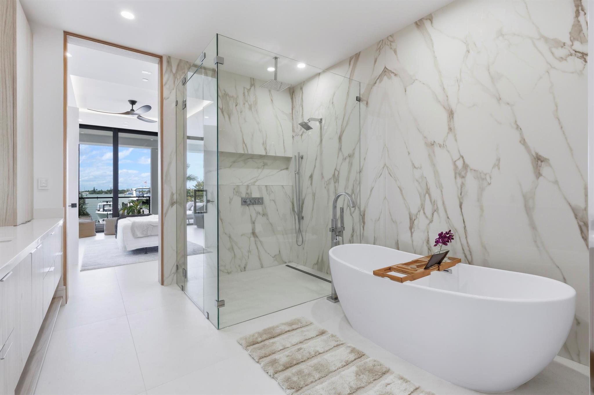 2323 Lake Dr #201 Singer Island, FL 33404