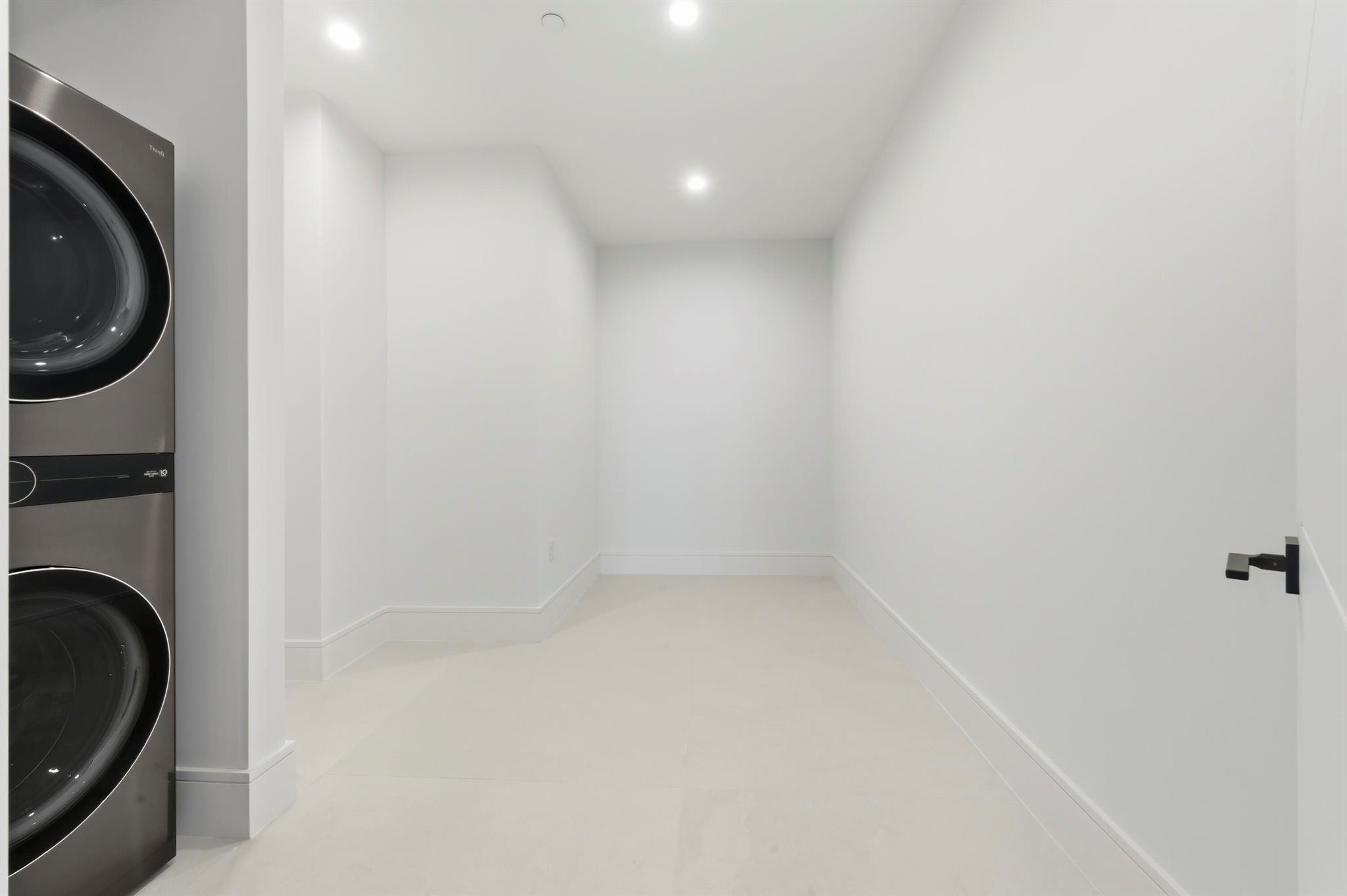 2323 Lake Dr #201 Singer Island, FL 33404