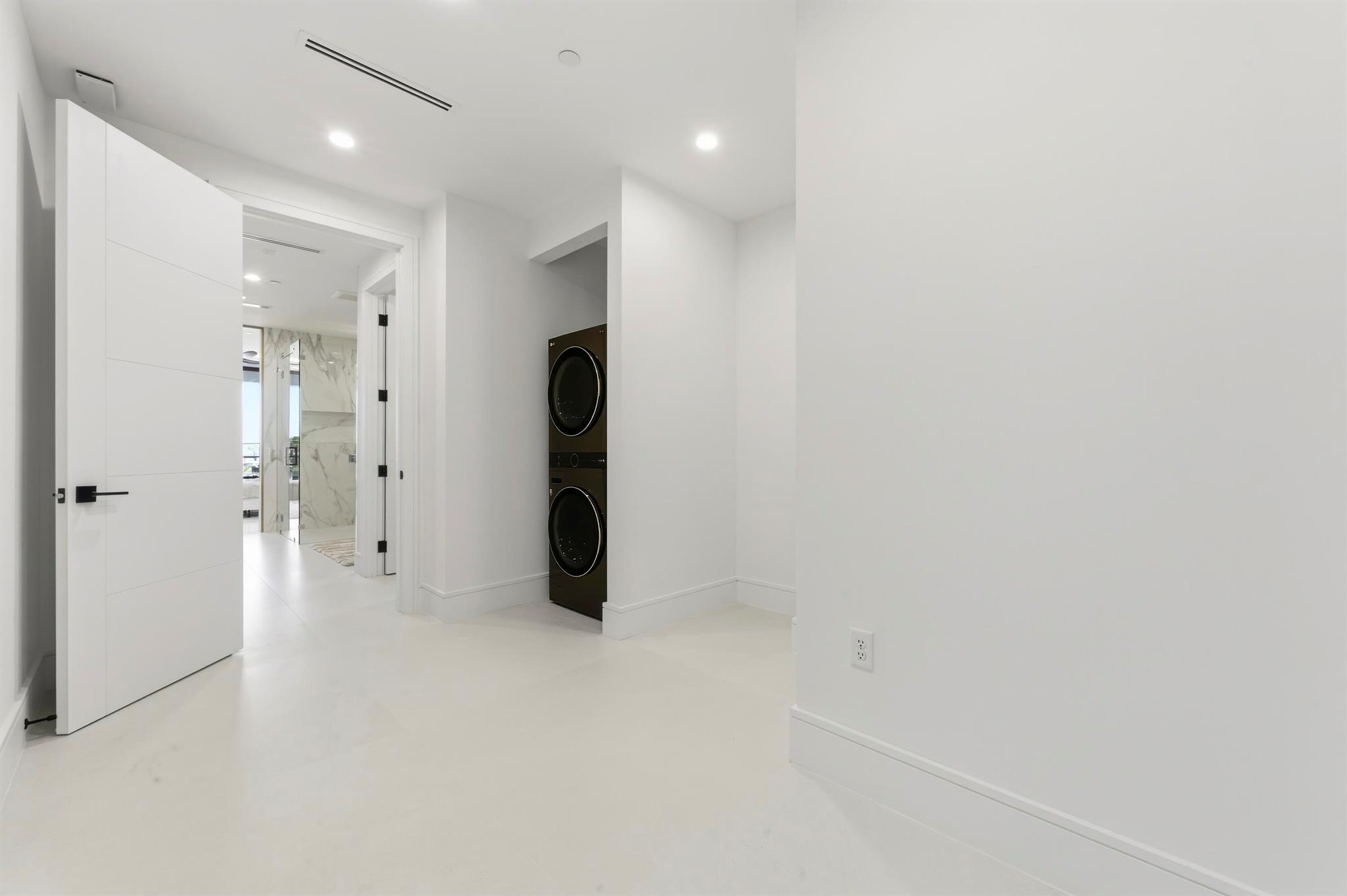 2323 Lake Dr #201 Singer Island, FL 33404