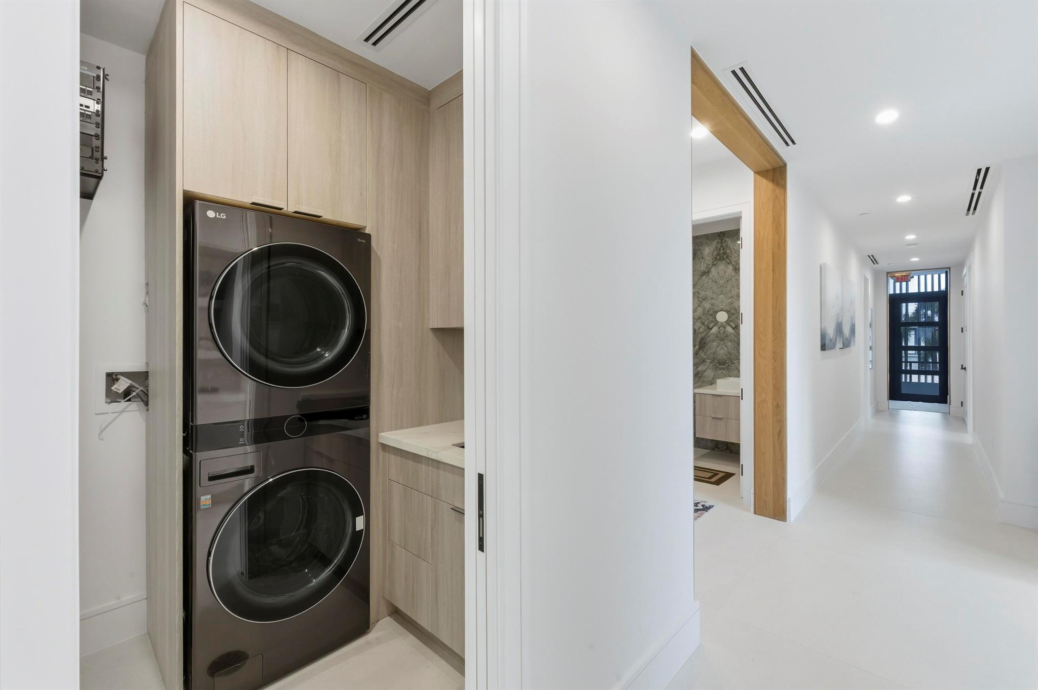 2323 Lake Dr #201 Singer Island, FL 33404