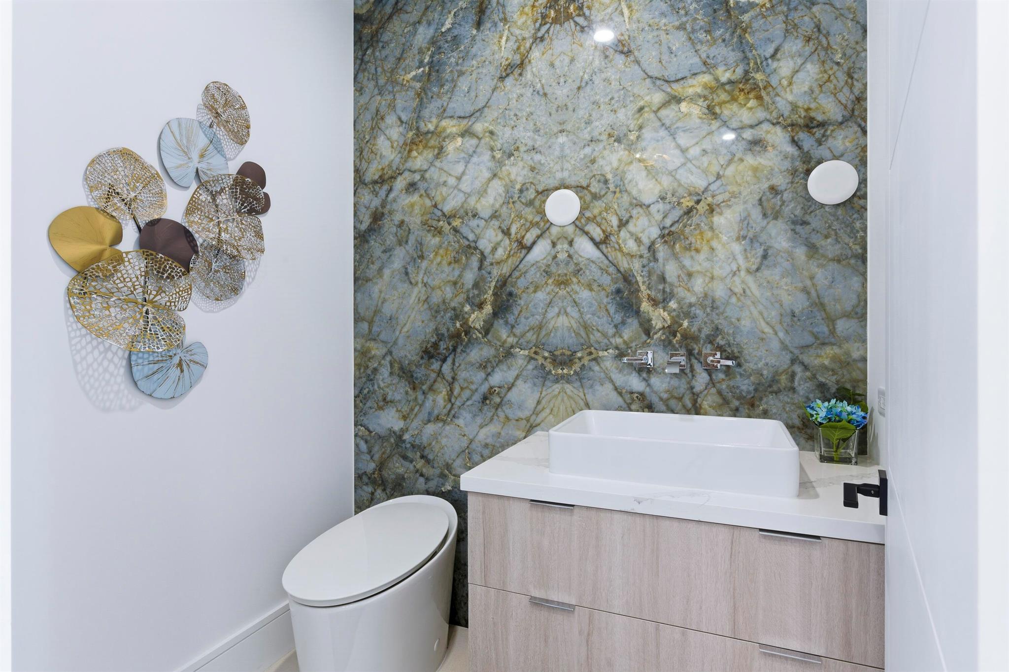 2323 Lake Dr #201 Singer Island, FL 33404