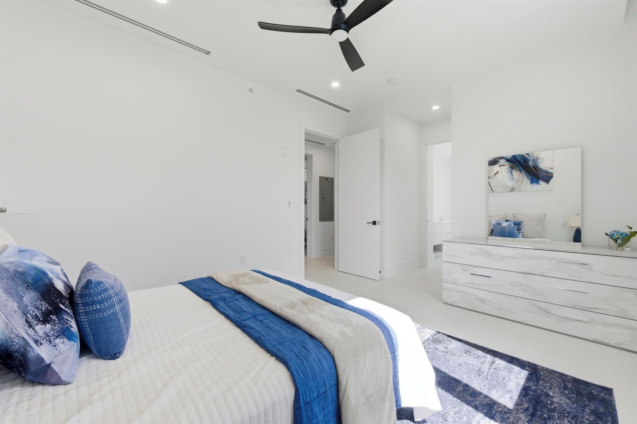 2323 Lake Dr #201 Singer Island, FL 33404