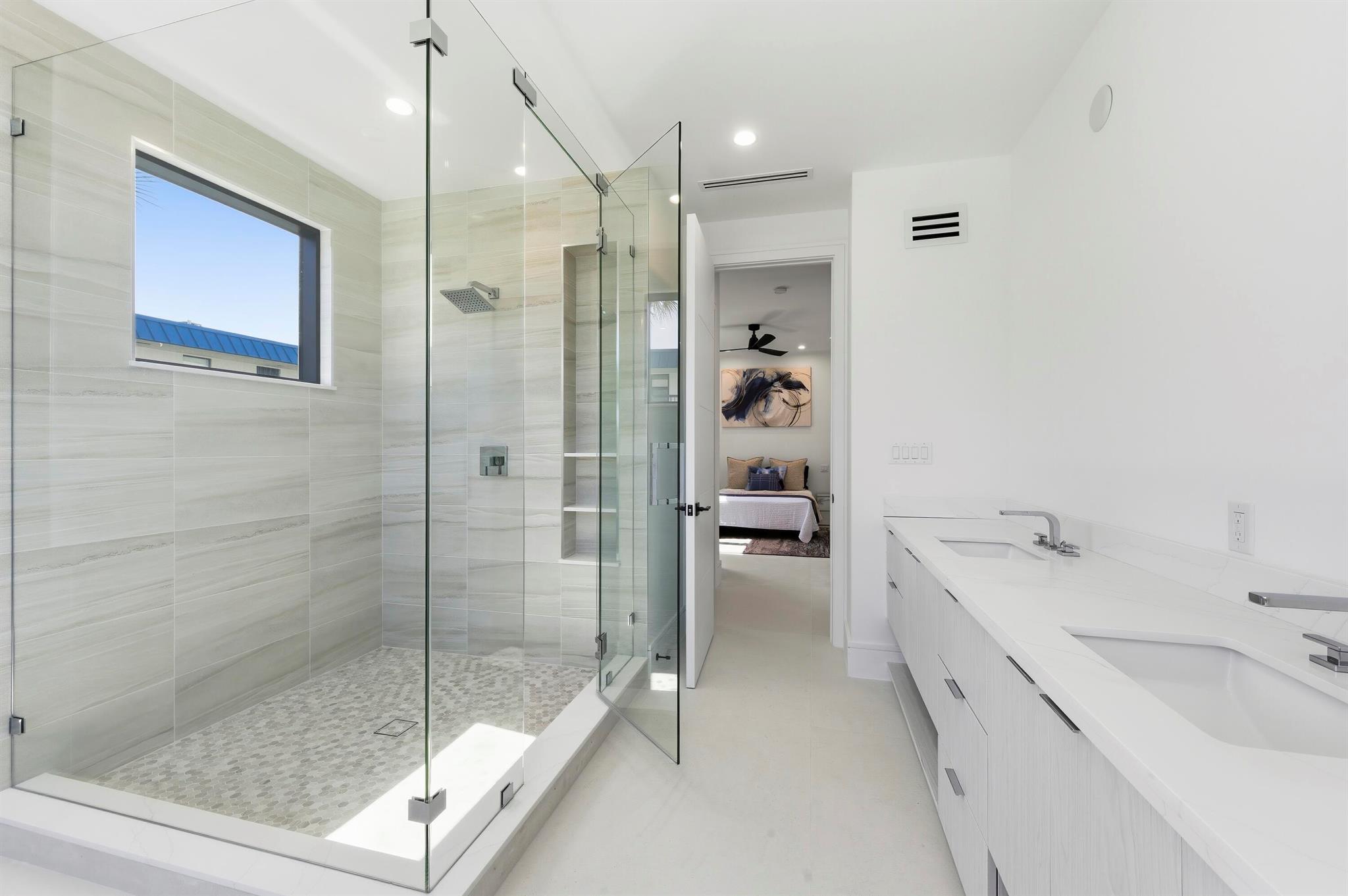 2323 Lake Dr #201 Singer Island, FL 33404