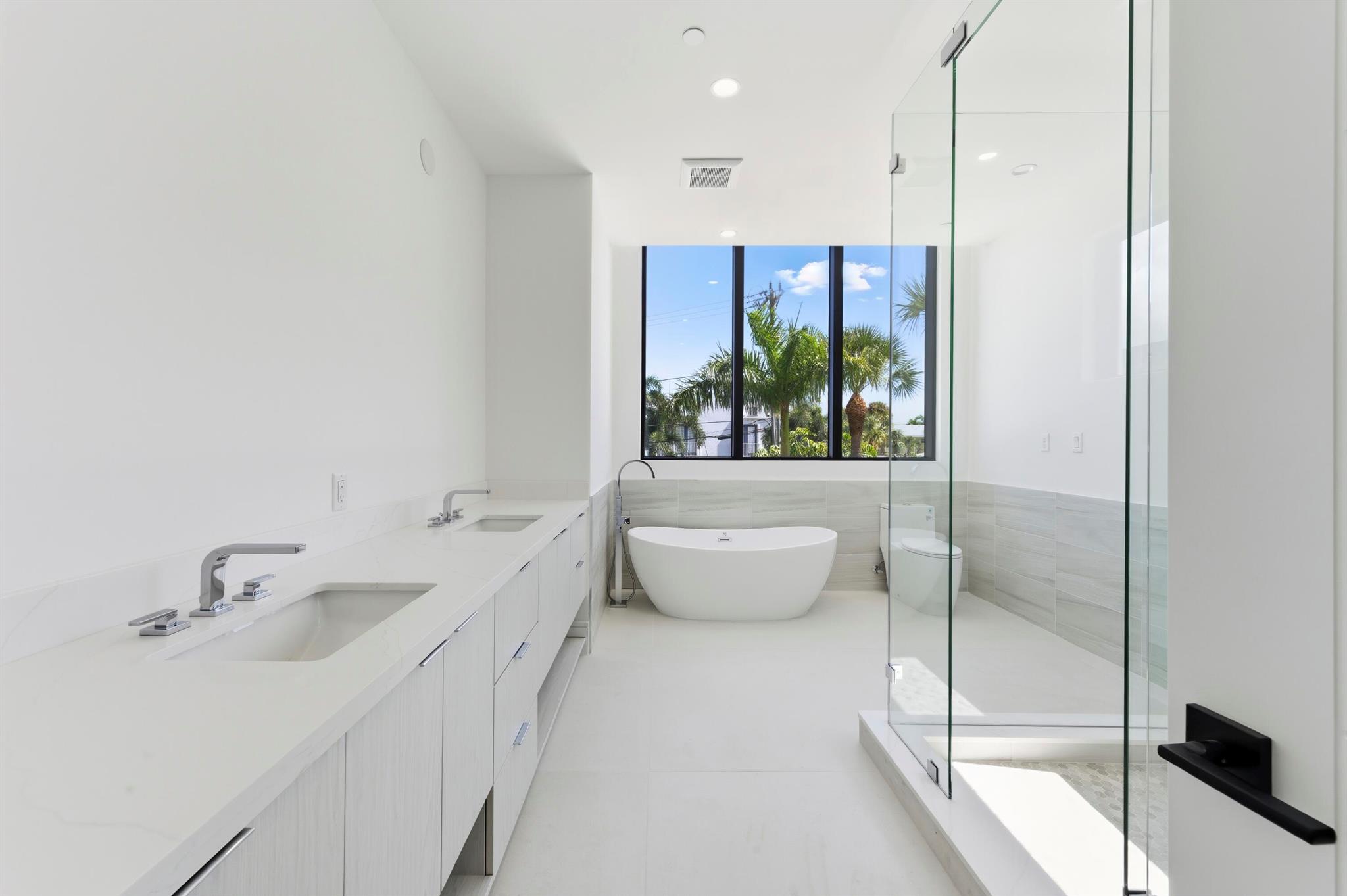 2323 Lake Dr #201 Singer Island, FL 33404