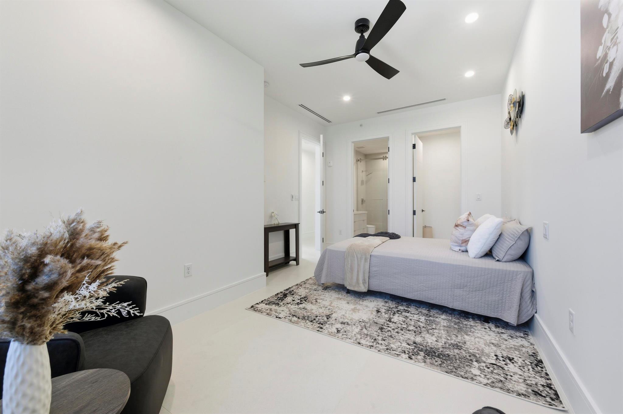 2323 Lake Dr #201 Singer Island, FL 33404