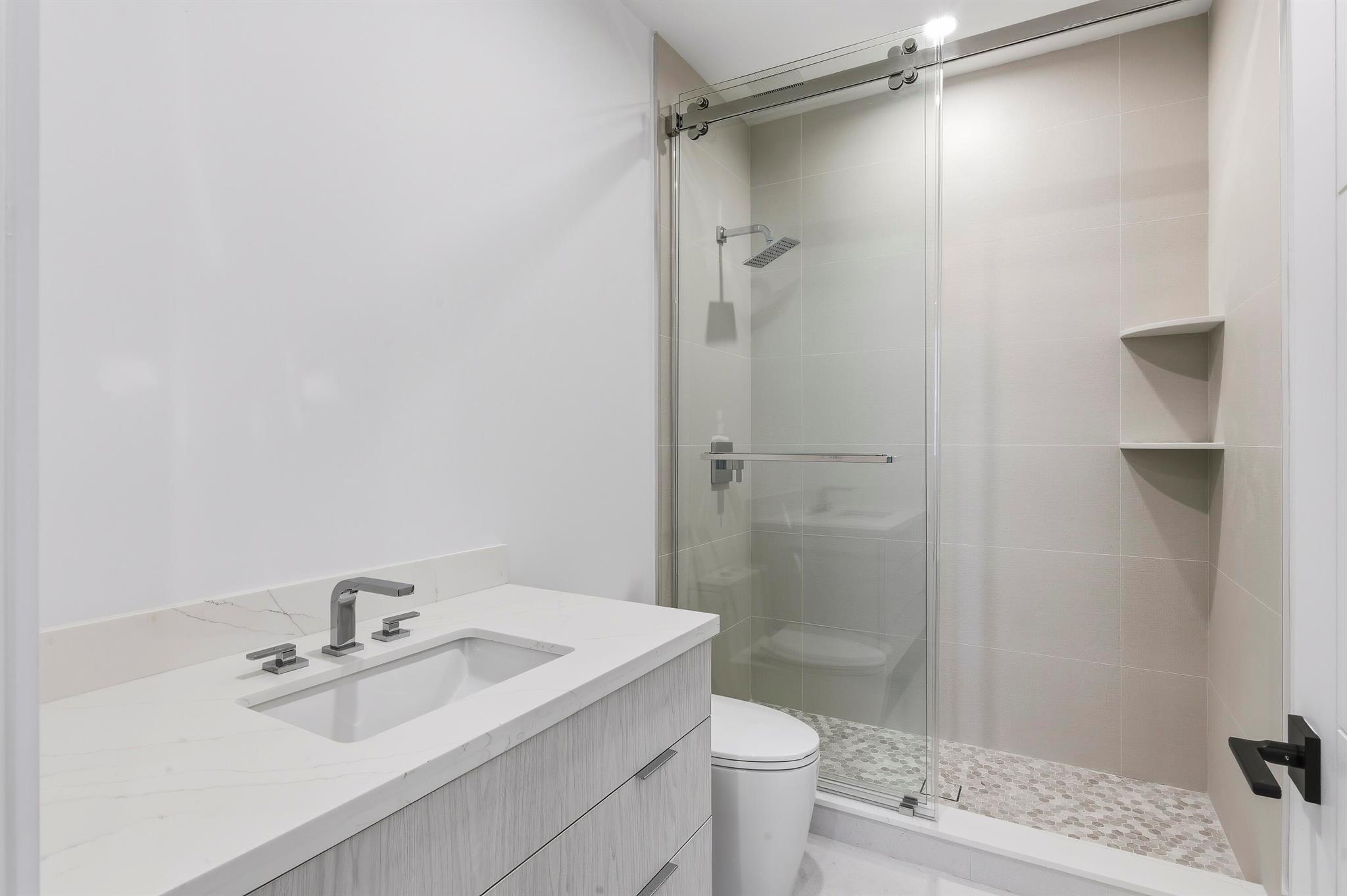 2323 Lake Dr #201 Singer Island, FL 33404