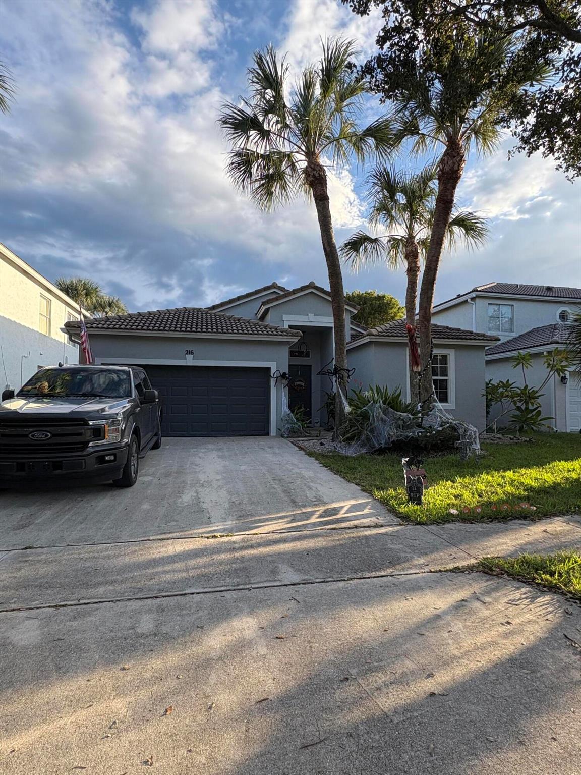 216 Seminole Lks Dr