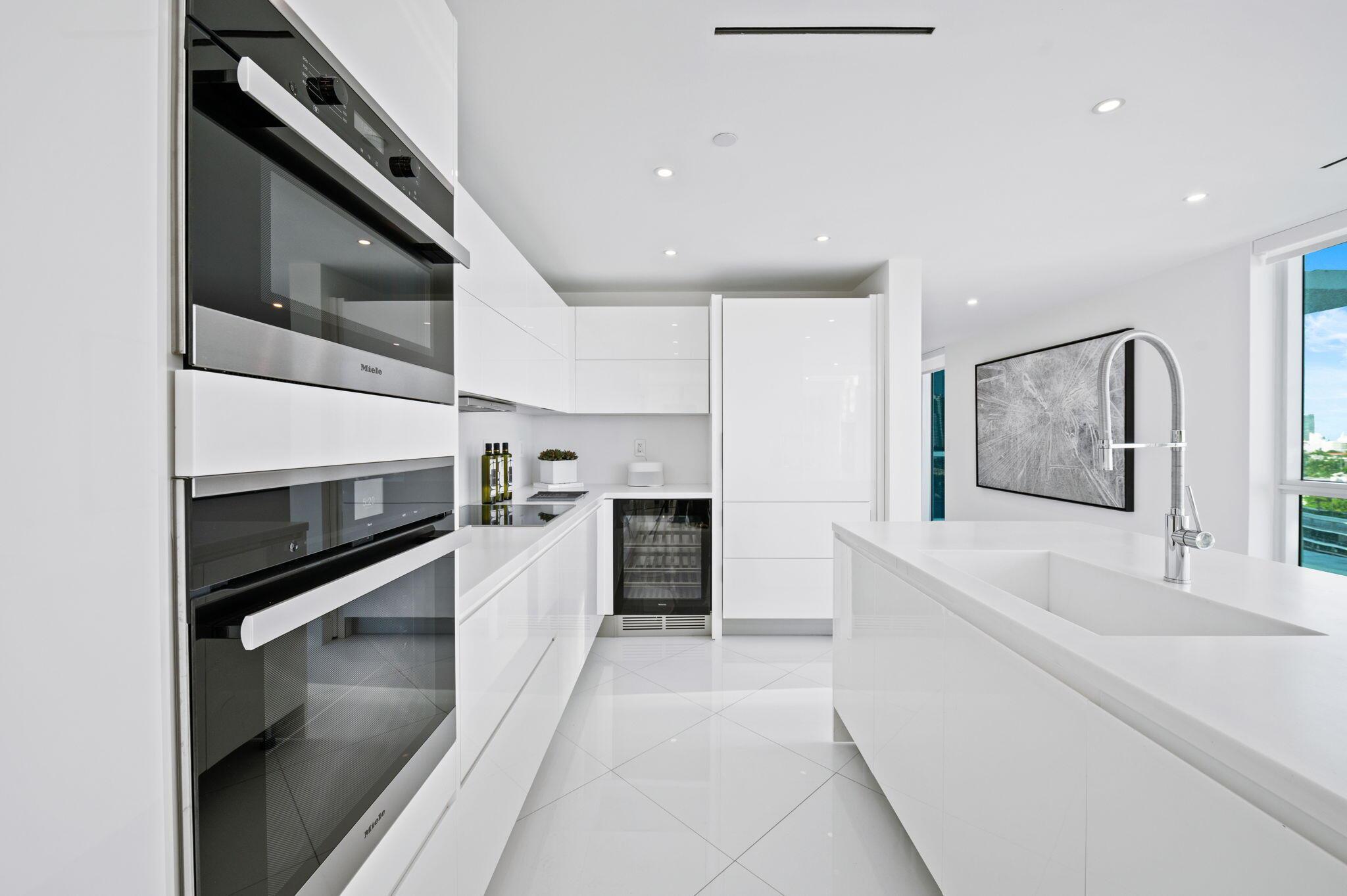 image The Bentley Bay Condo9