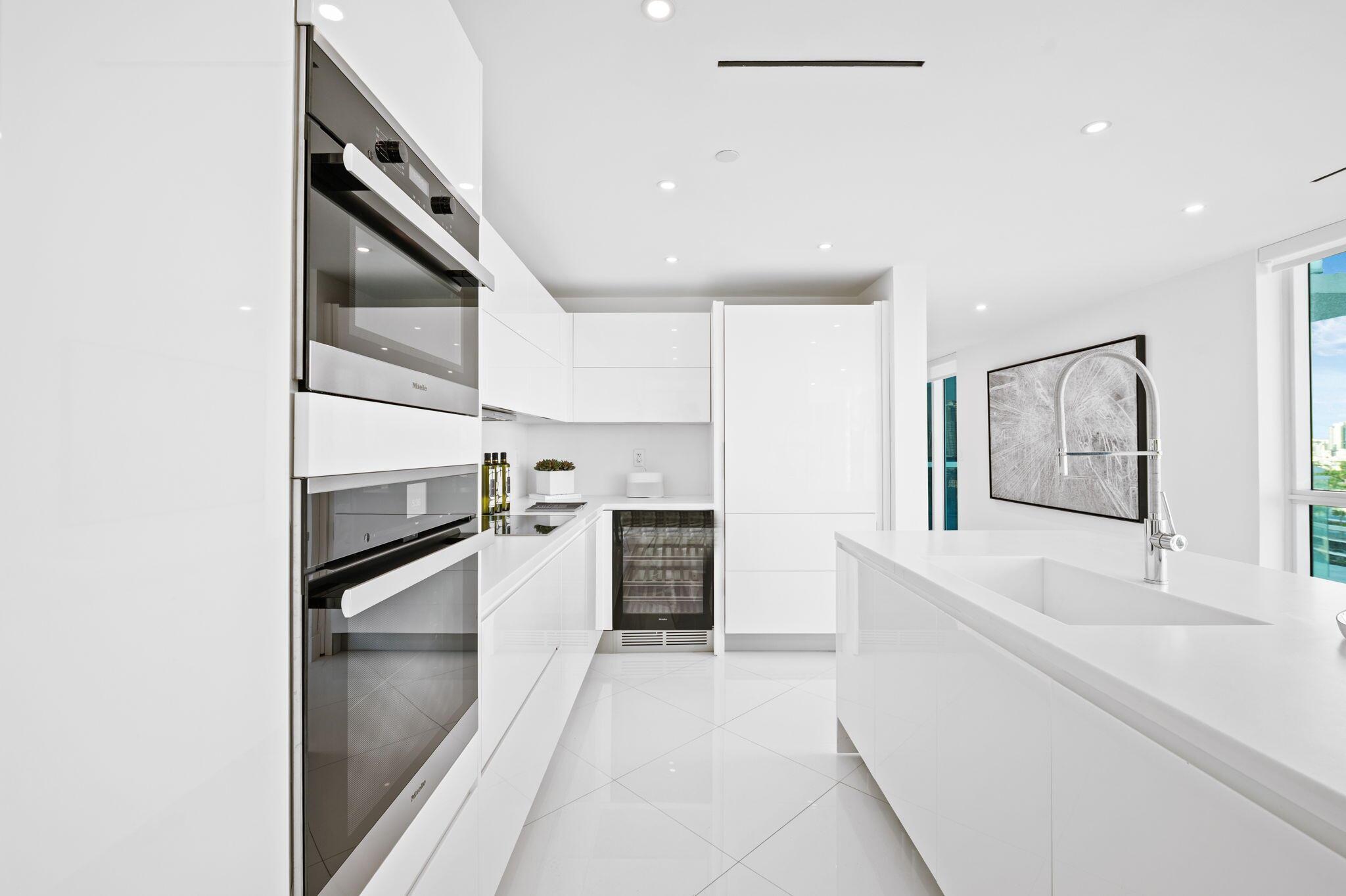 image The Bentley Bay Condo10