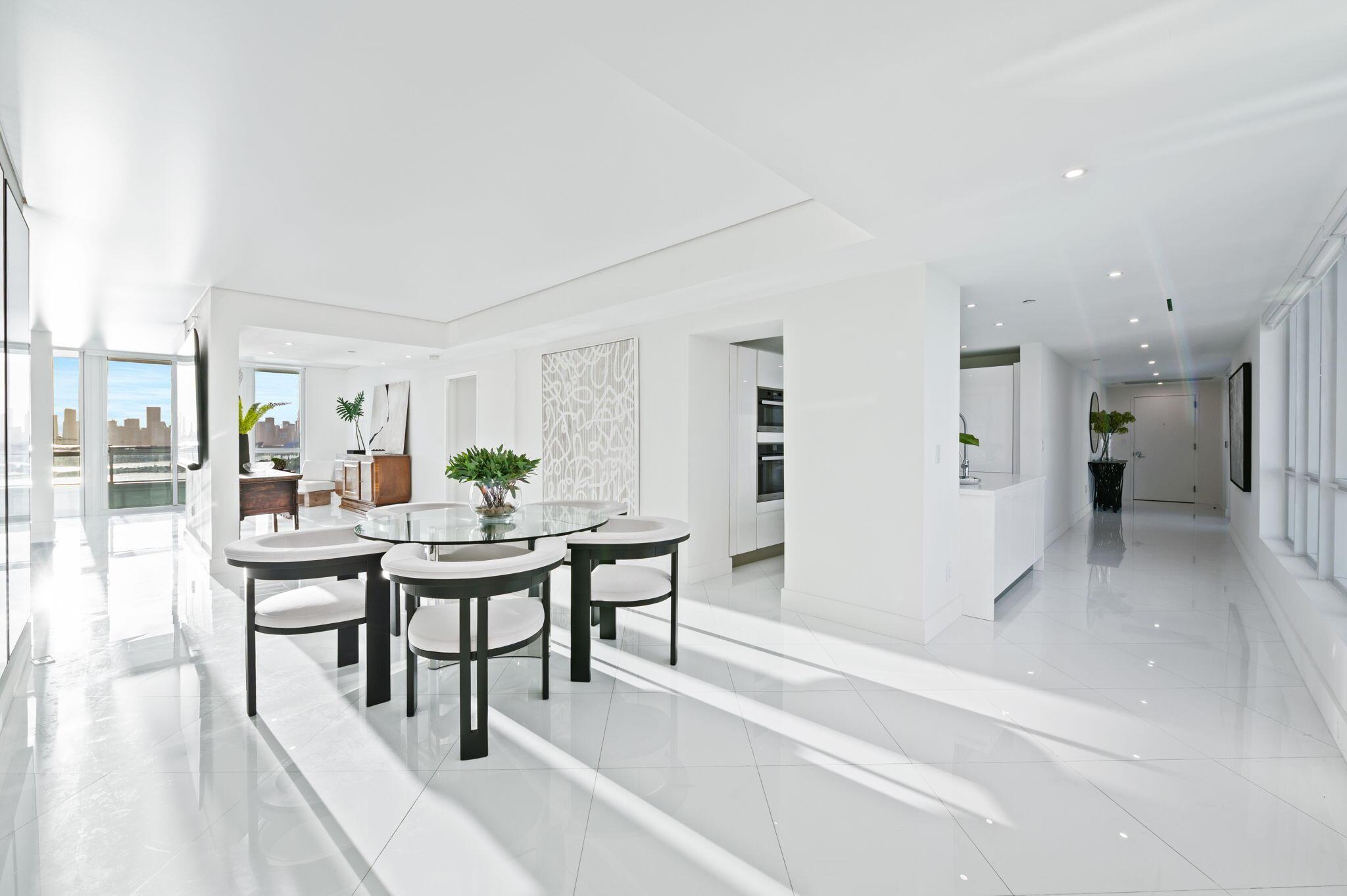 image The Bentley Bay Condo12