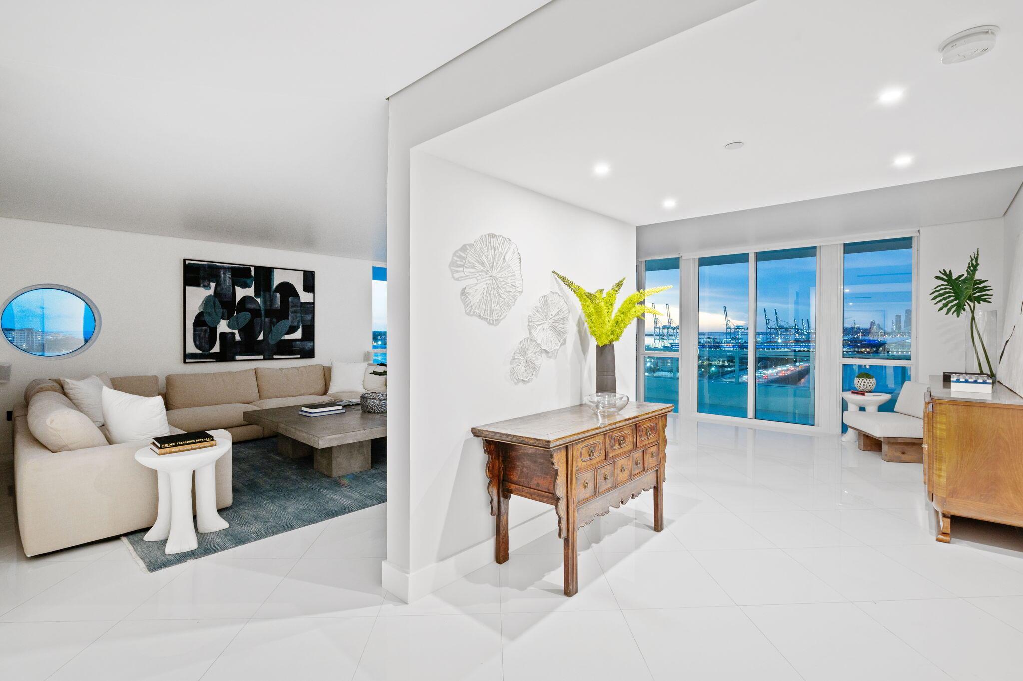 image The Bentley Bay Condo14