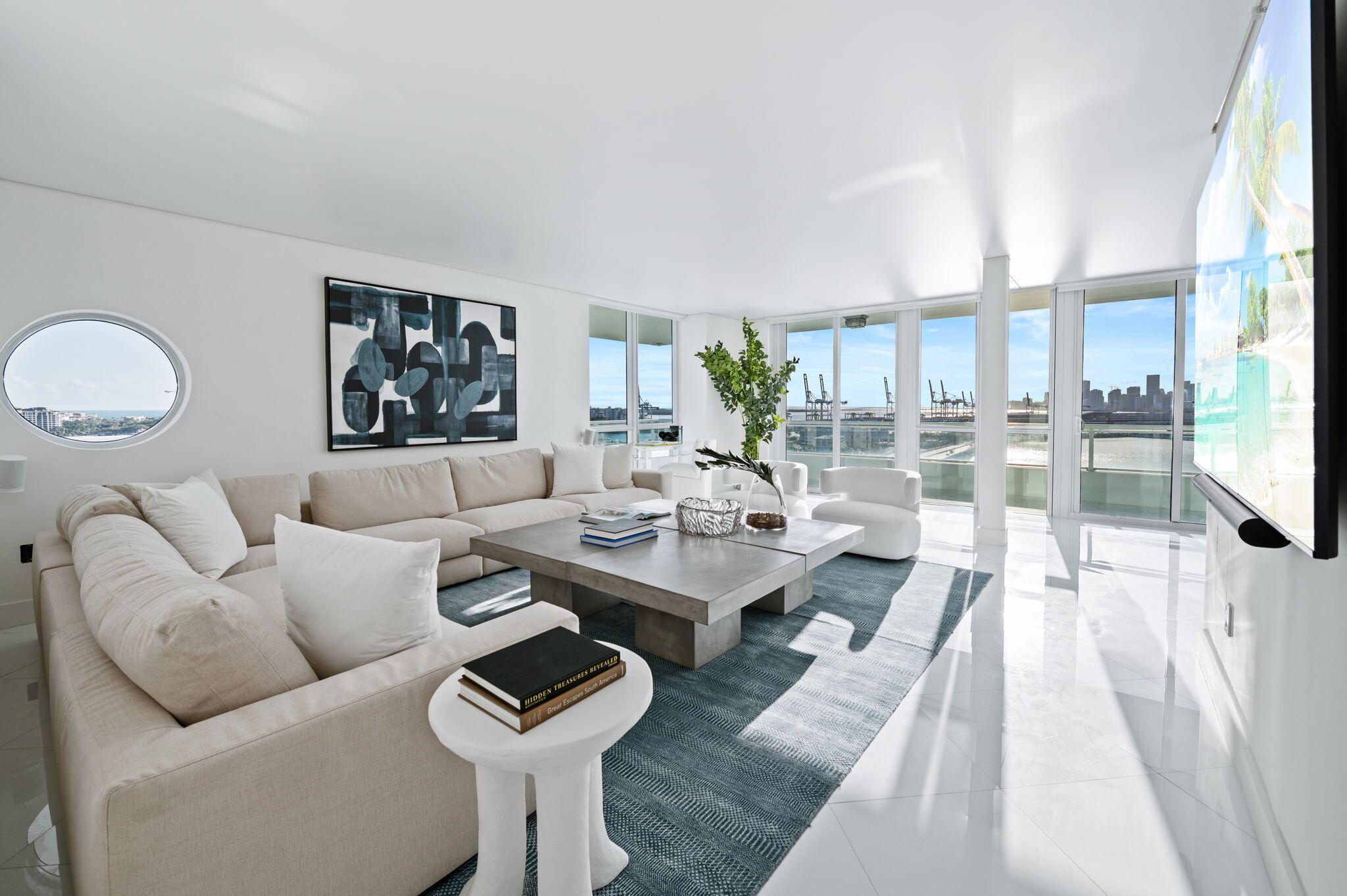 image The Bentley Bay Condo16