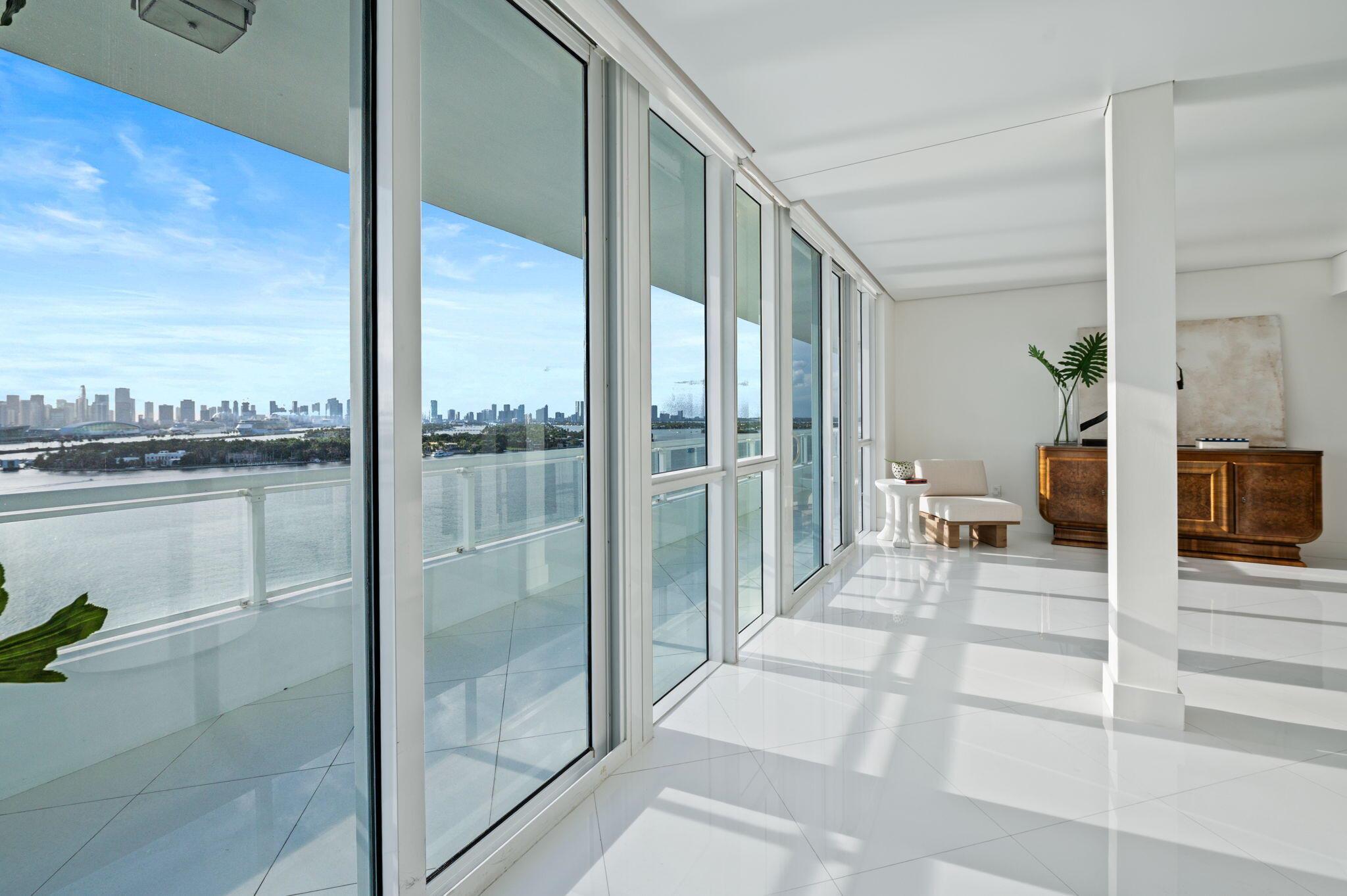 image The Bentley Bay Condo17