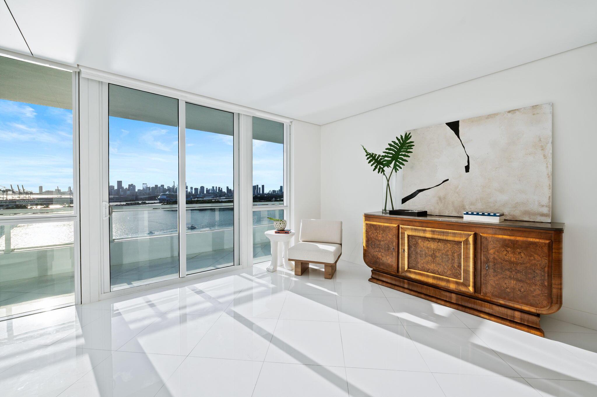 image The Bentley Bay Condo18