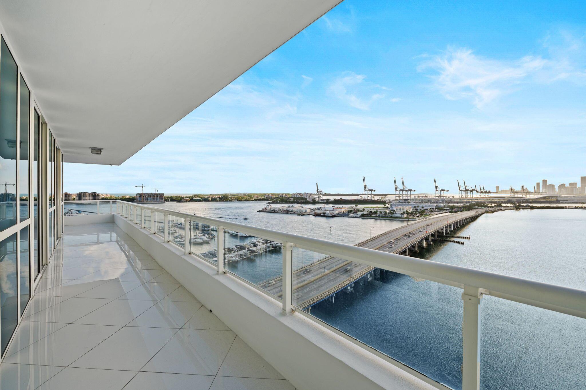 image The Bentley Bay Condo25