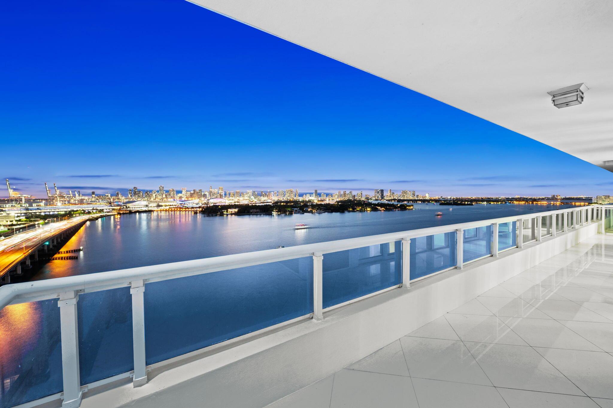 image The Bentley Bay Condo26