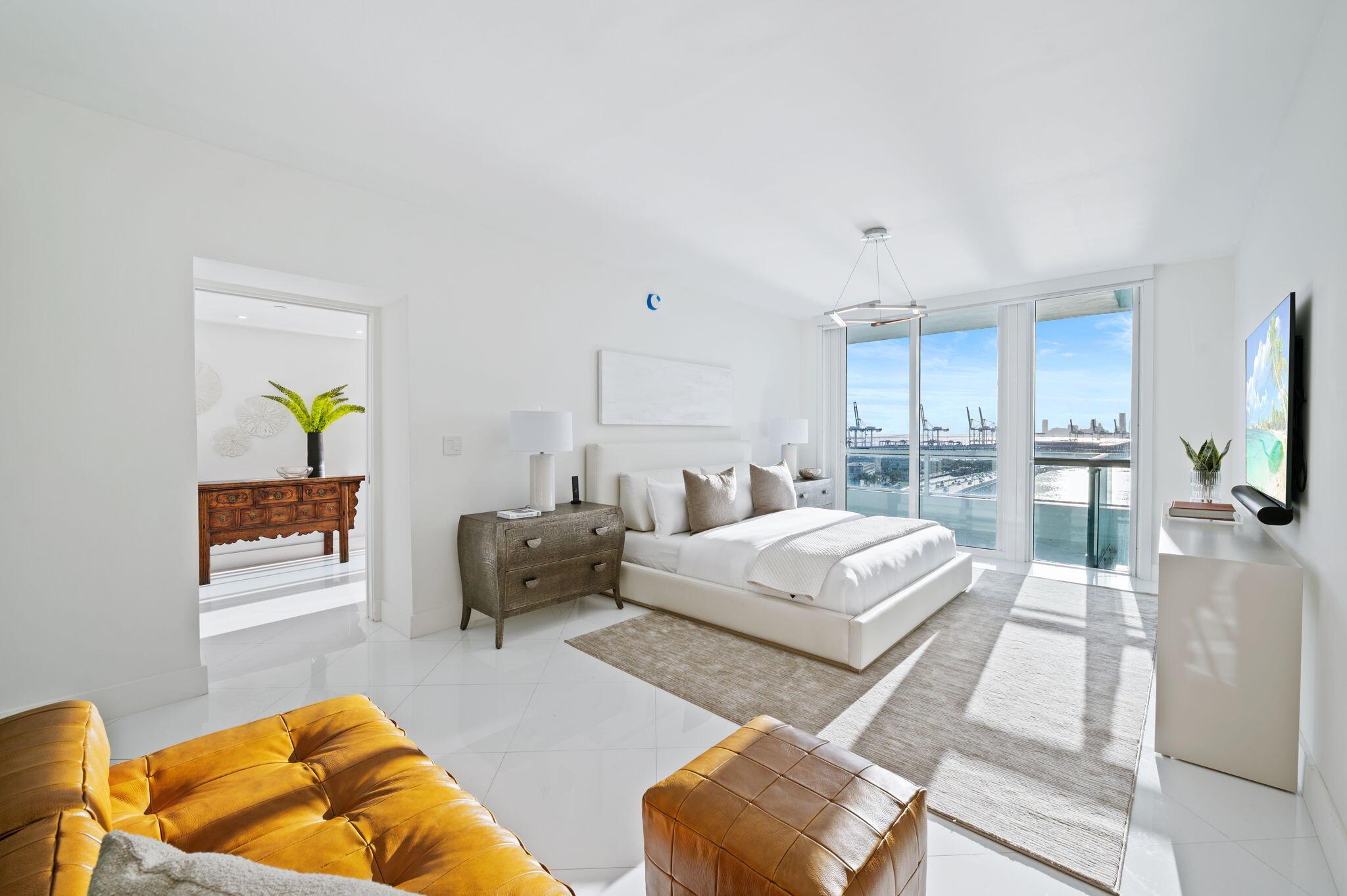 image The Bentley Bay Condo27