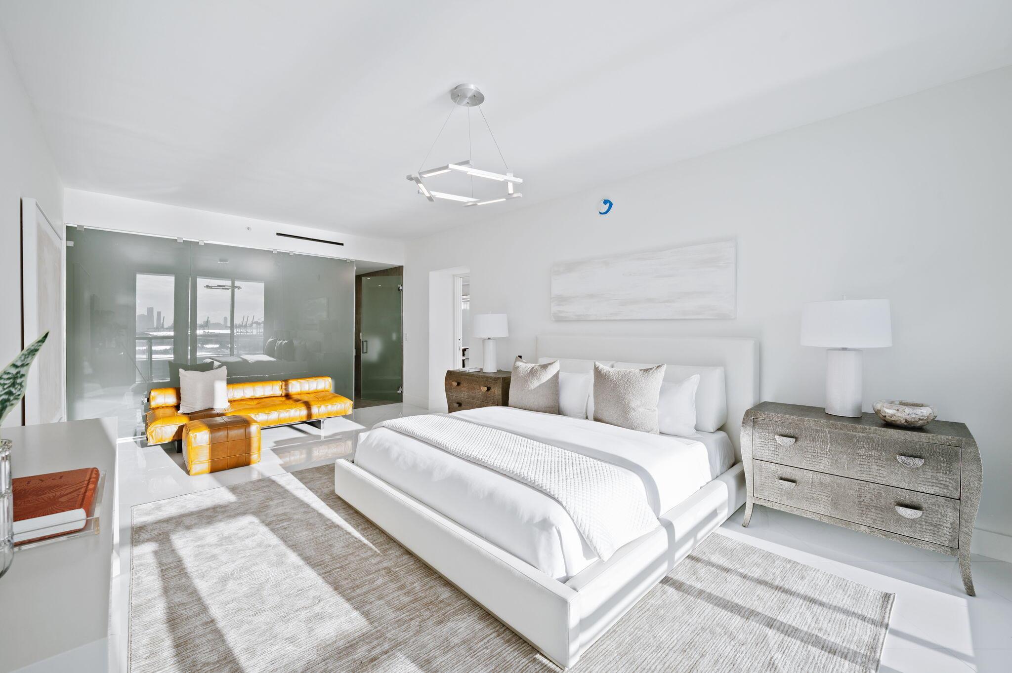 image The Bentley Bay Condo28