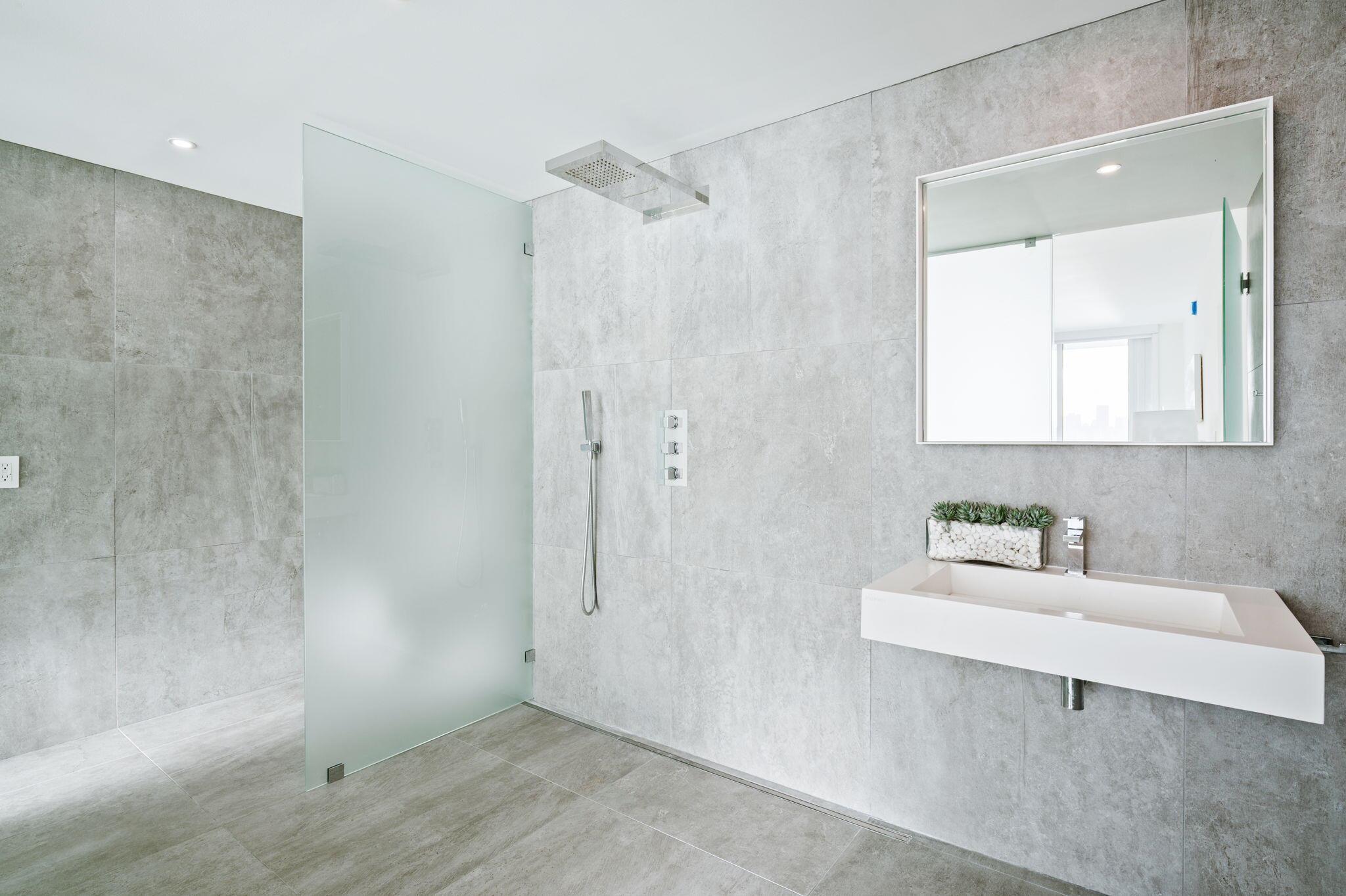 image The Bentley Bay Condo29