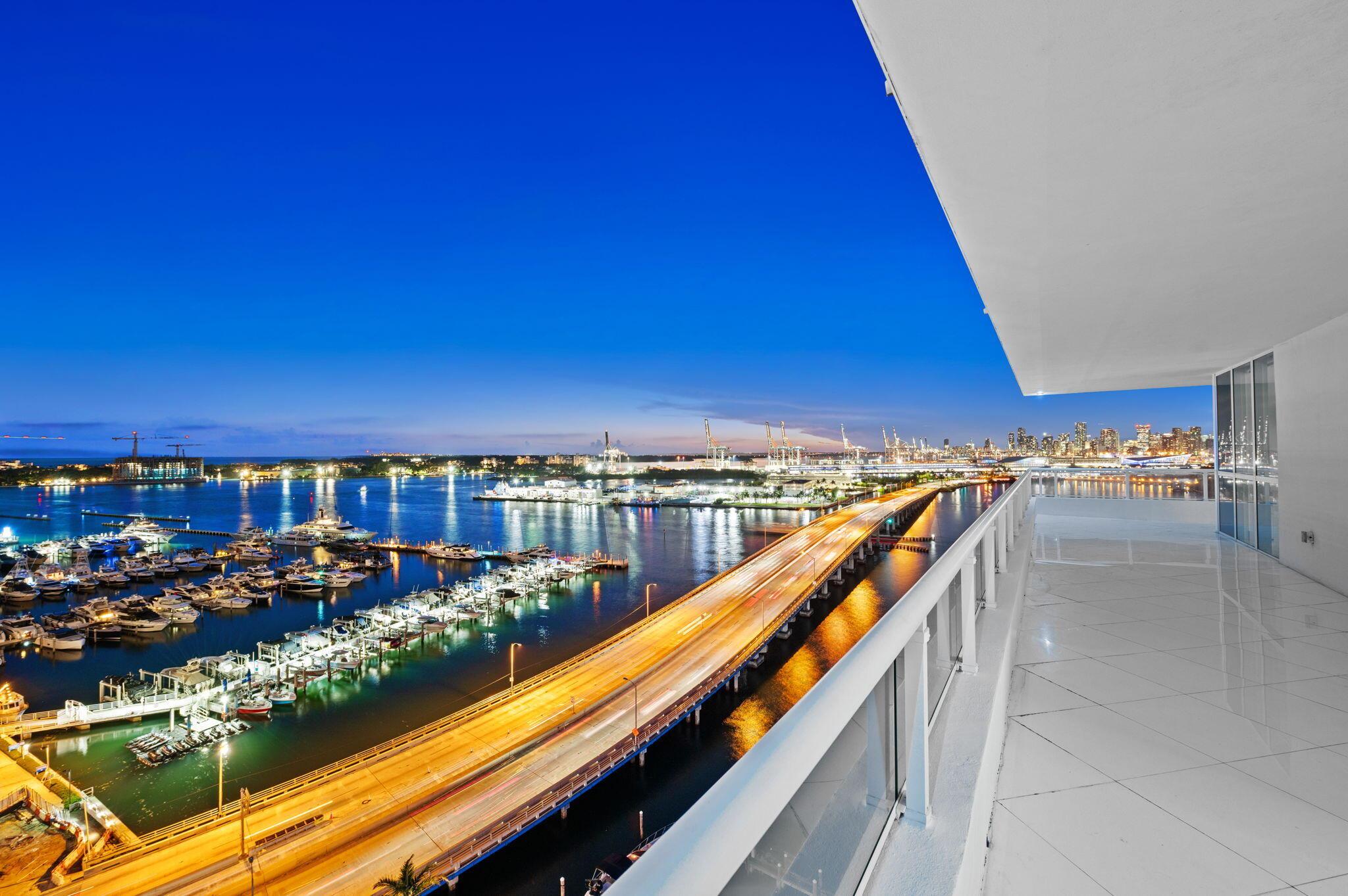 image The Bentley Bay Condo36