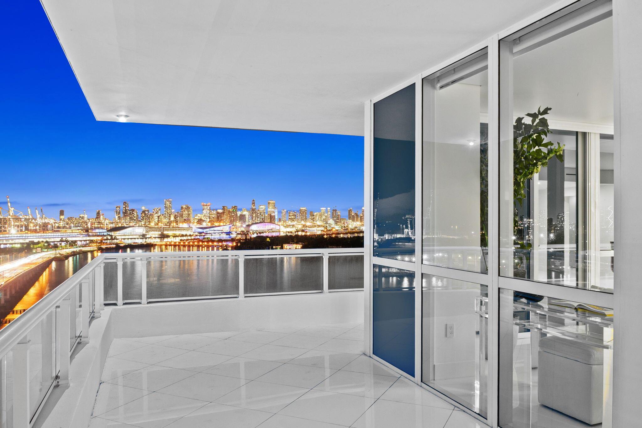 image The Bentley Bay Condo37